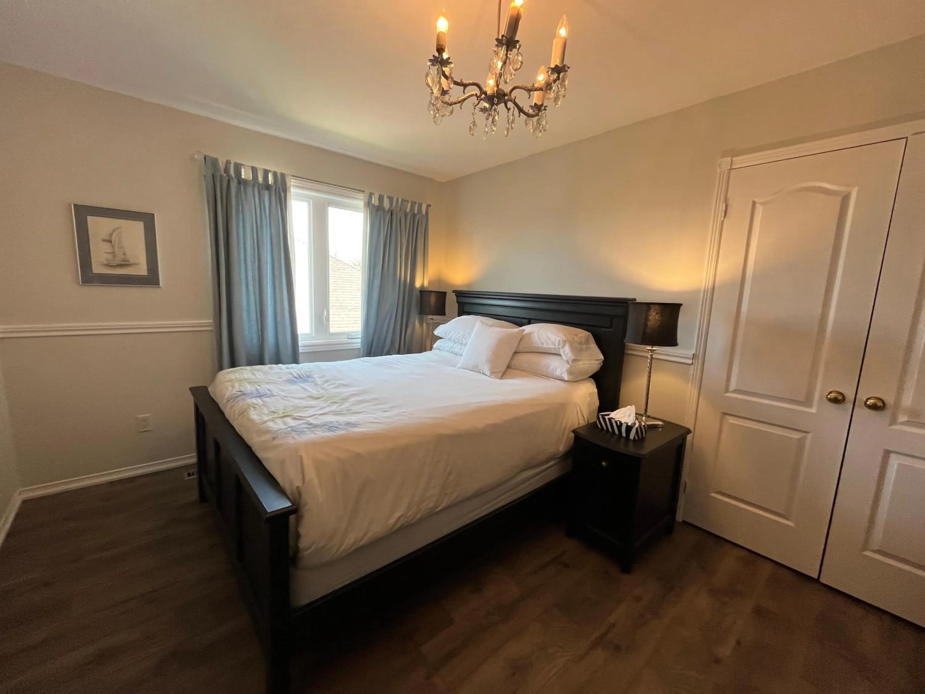 Bed in Lulu's Bed & Breakfast