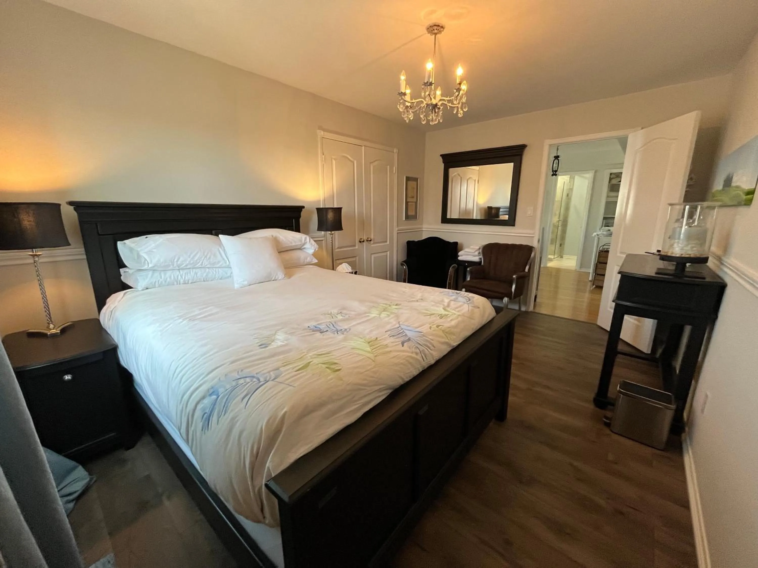 Bed in Lulu's Bed & Breakfast