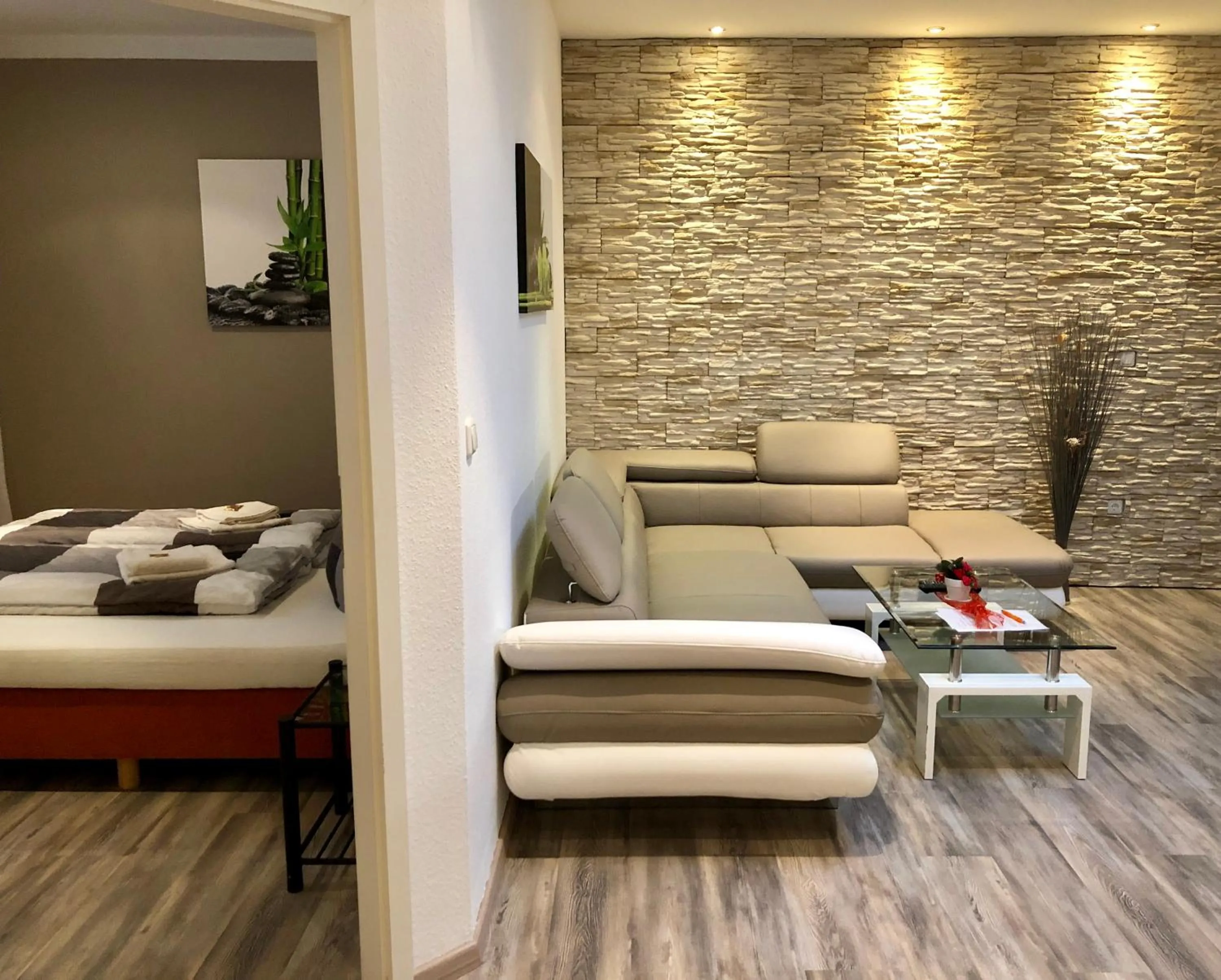 Living room, Bed in Wilsmann Apartmentvermietung