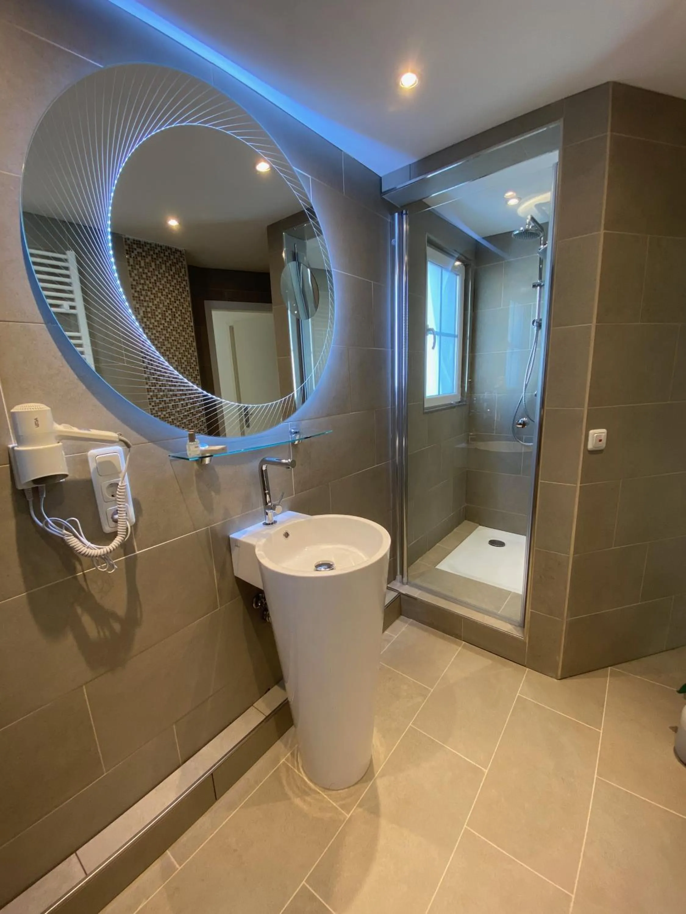 Shower in Wilsmann Apartmentvermietung