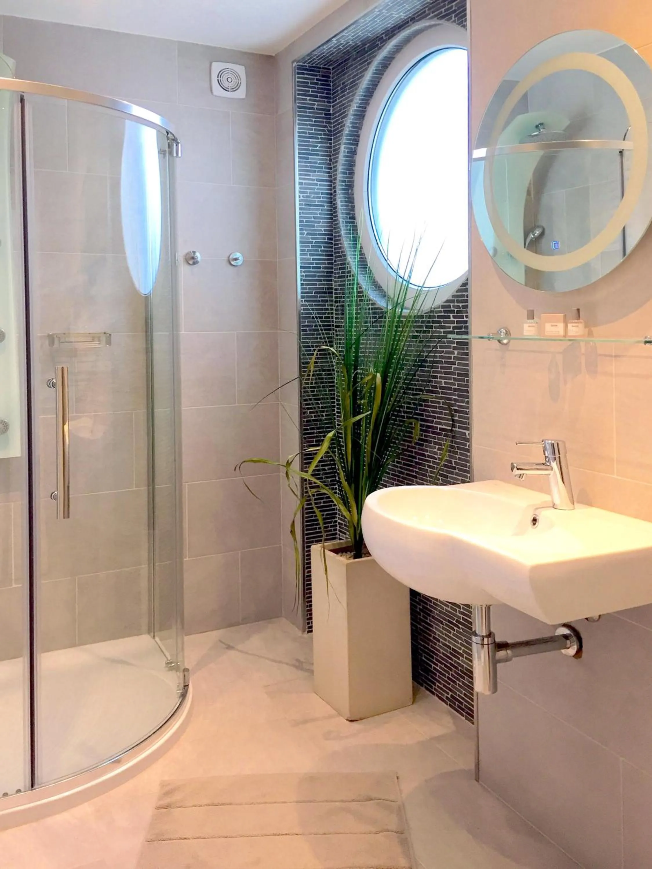 Shower in Wilsmann Apartmentvermietung