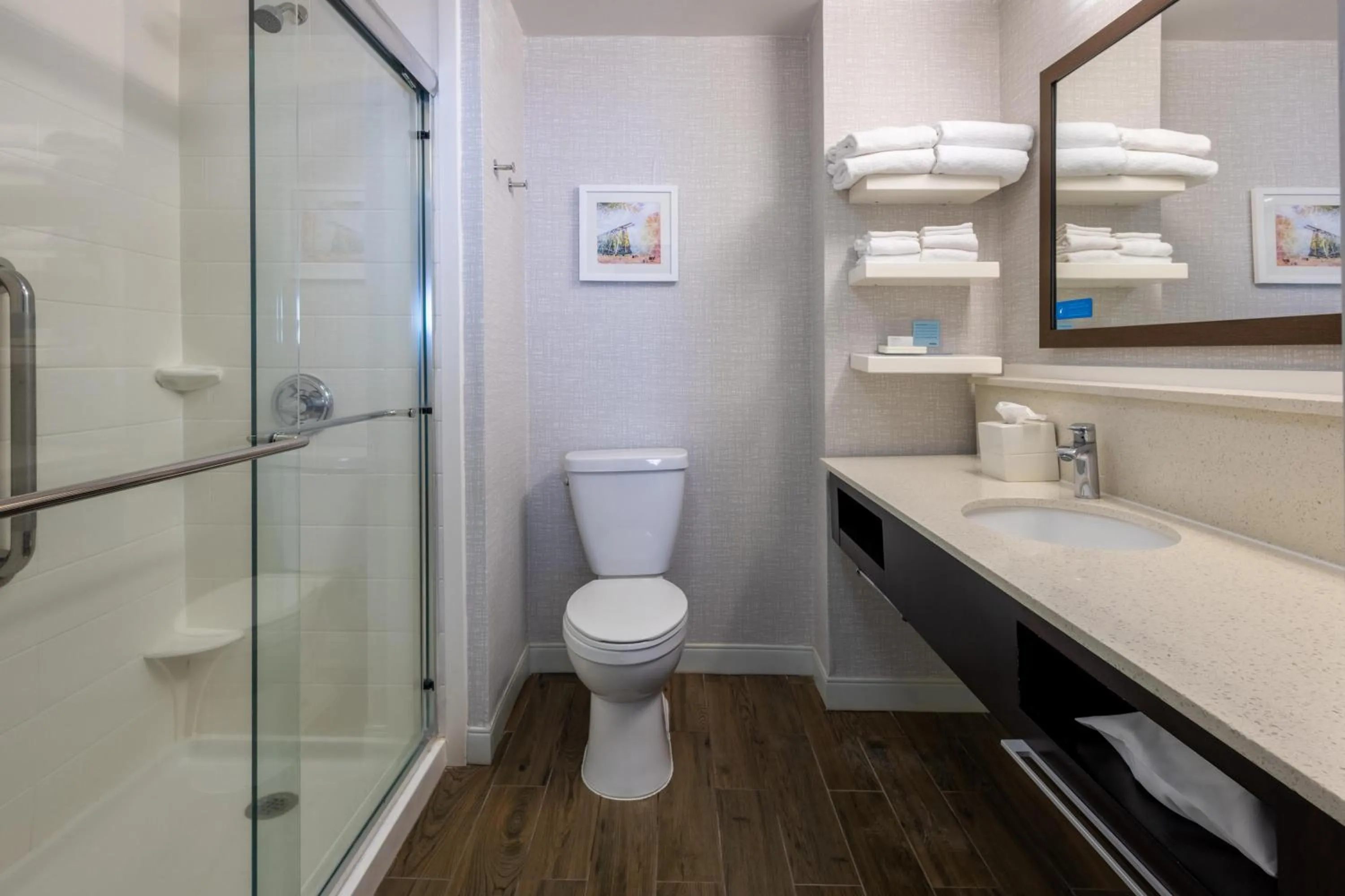 Bathroom in Hampton Inn Commerce