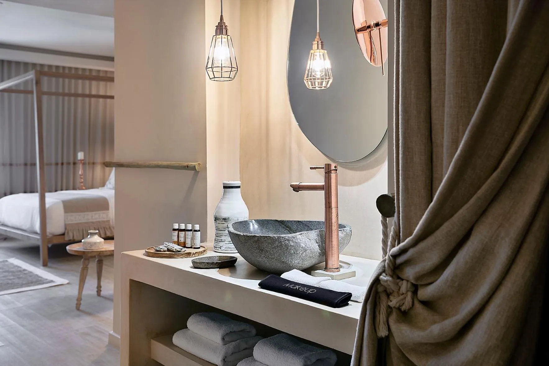 Bathroom, Bed in Palladium Hotel