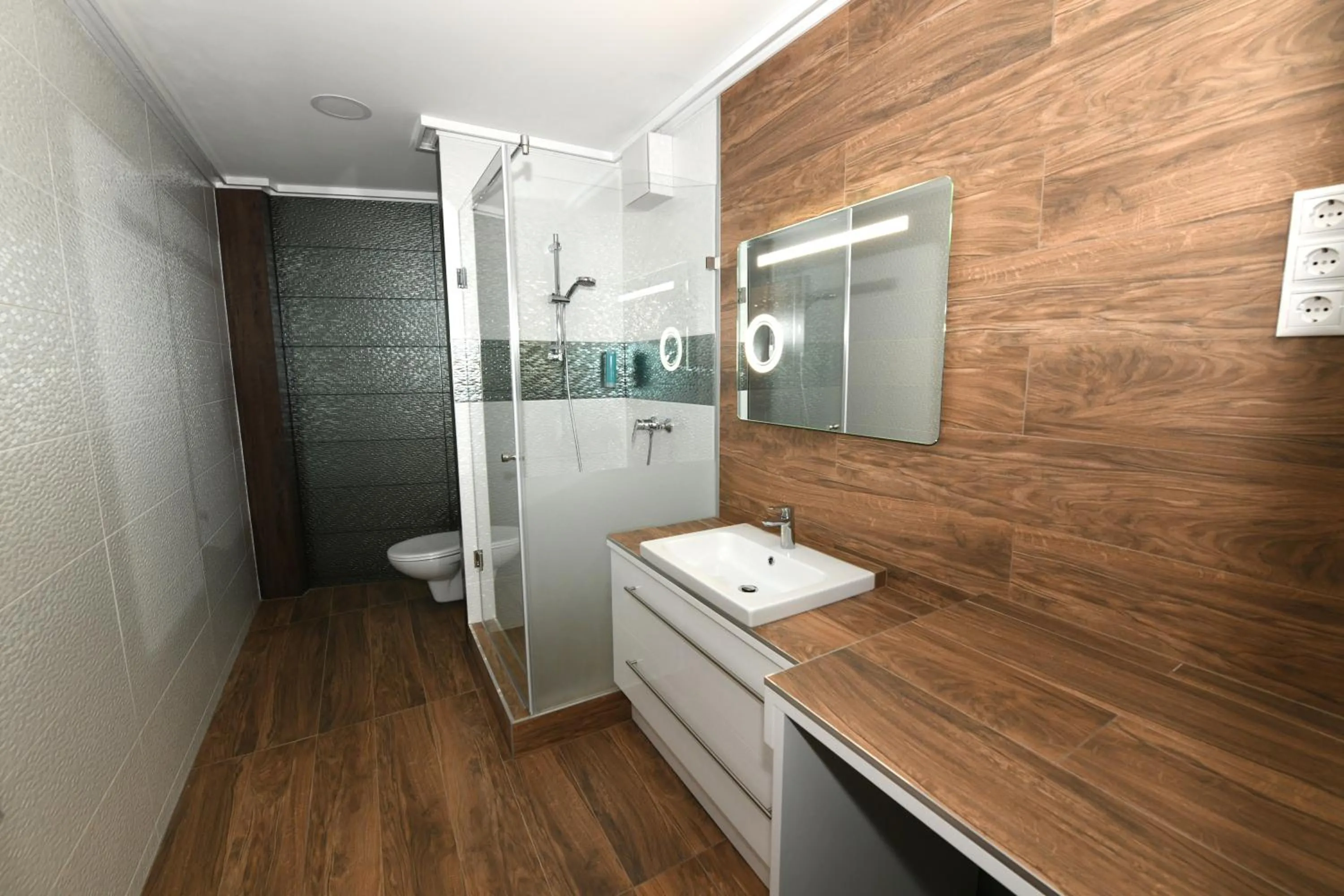 Jade Hotel-Ezüsthíd Hotel