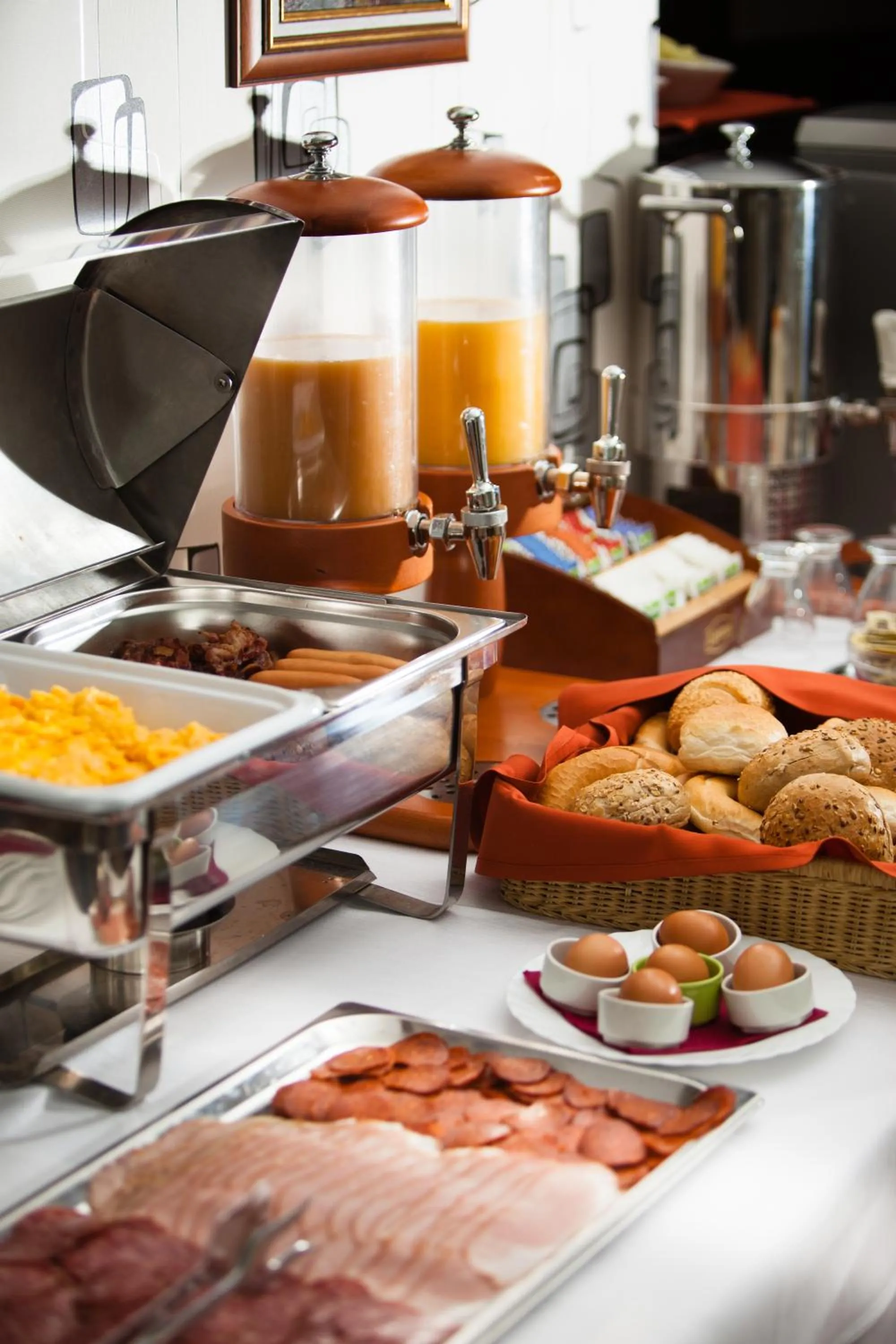 Breakfast in Jade Hotel-Ezüsthíd Hotel