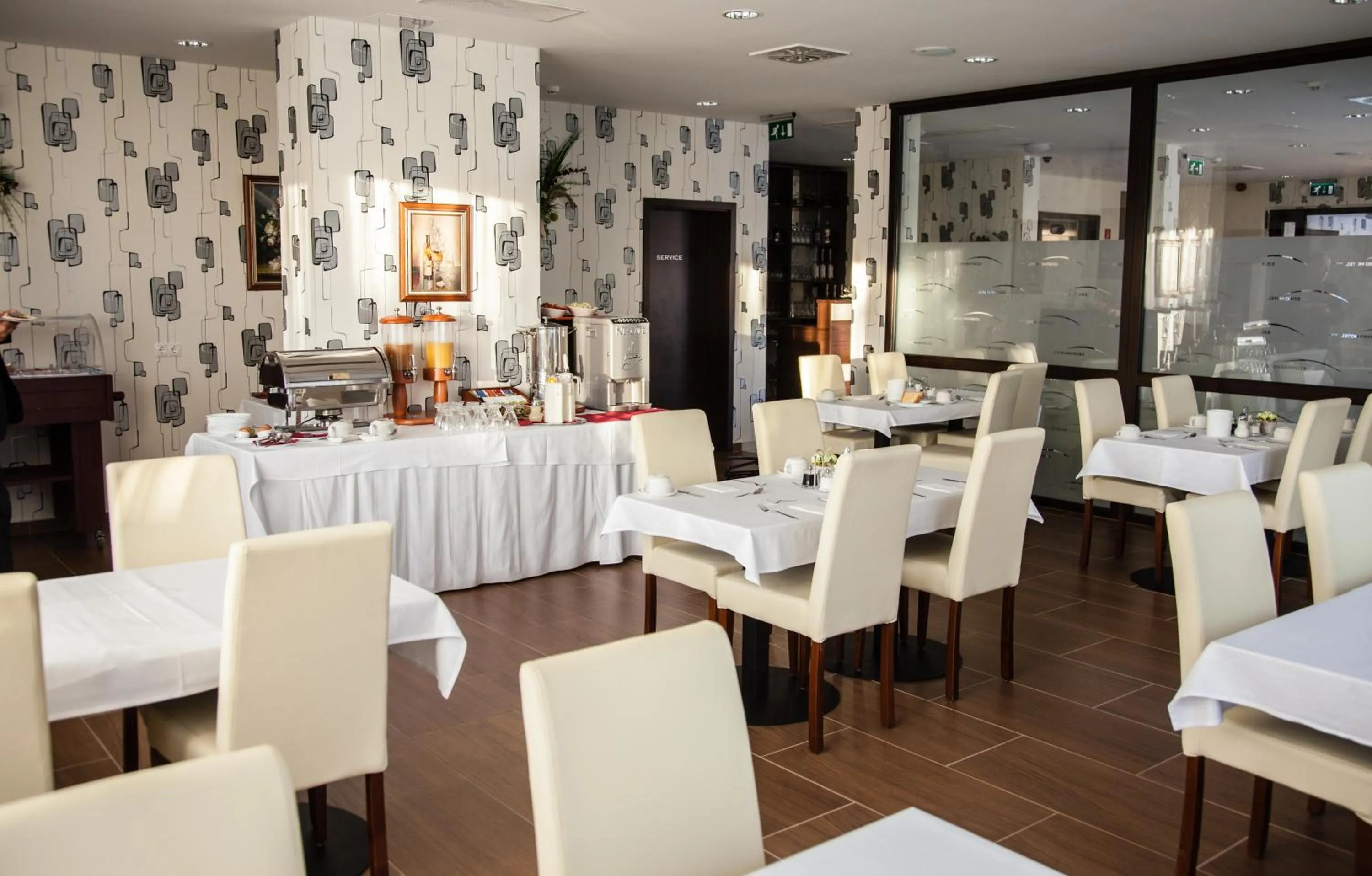 Breakfast in Jade Hotel-Ezüsthíd Hotel