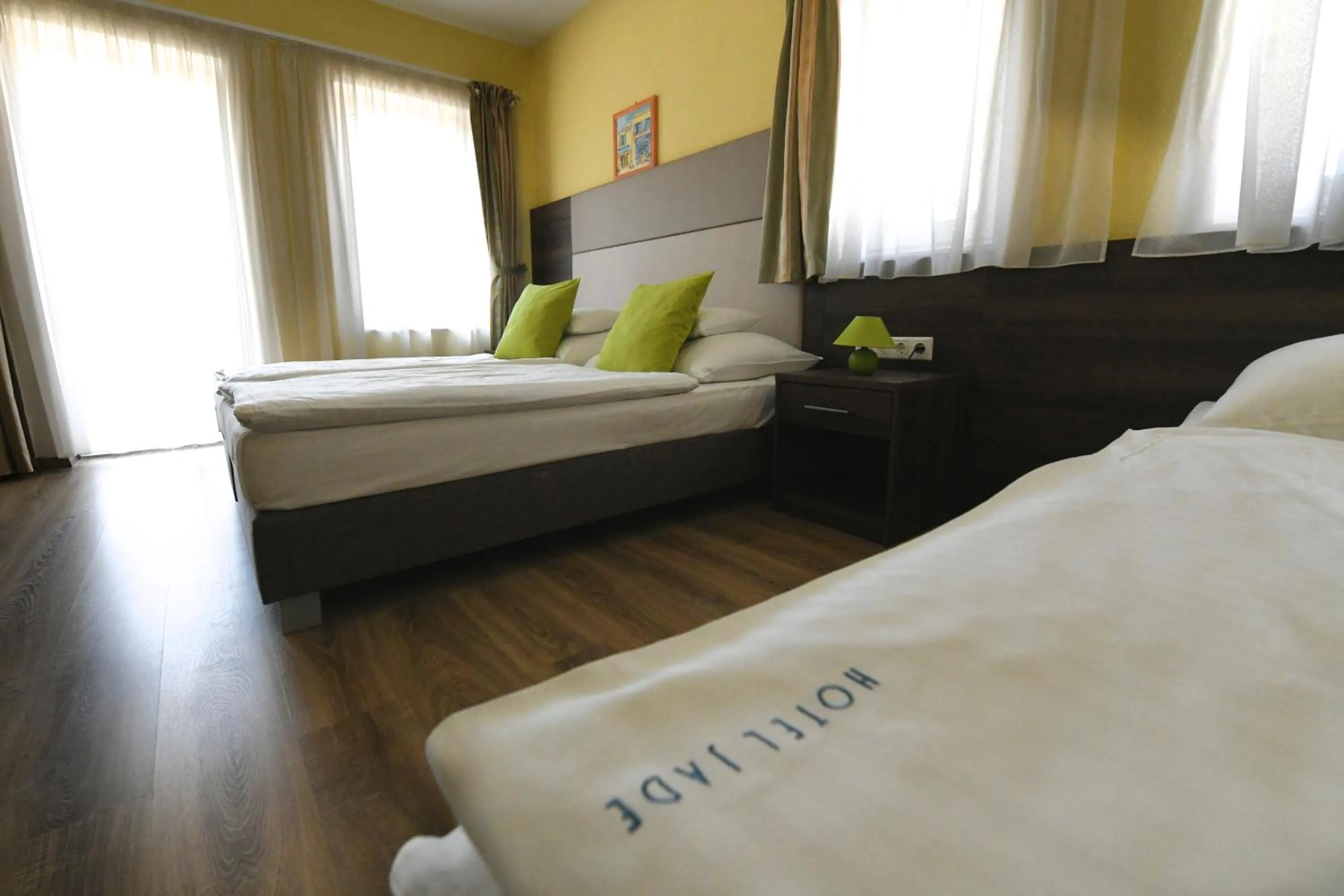 Bed in Jade Hotel-Ezüsthíd Hotel