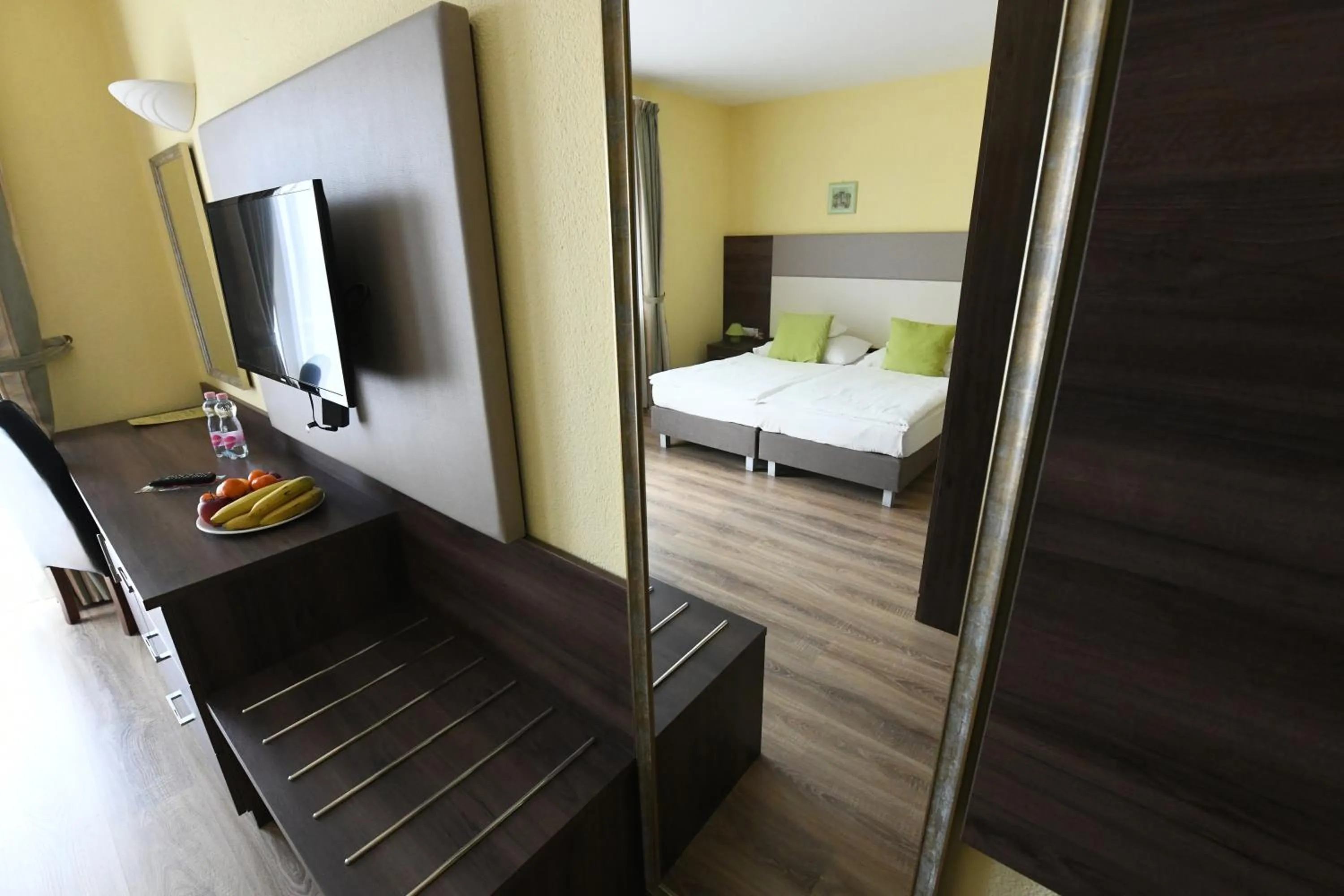 Bed in Jade Hotel-Ezüsthíd Hotel