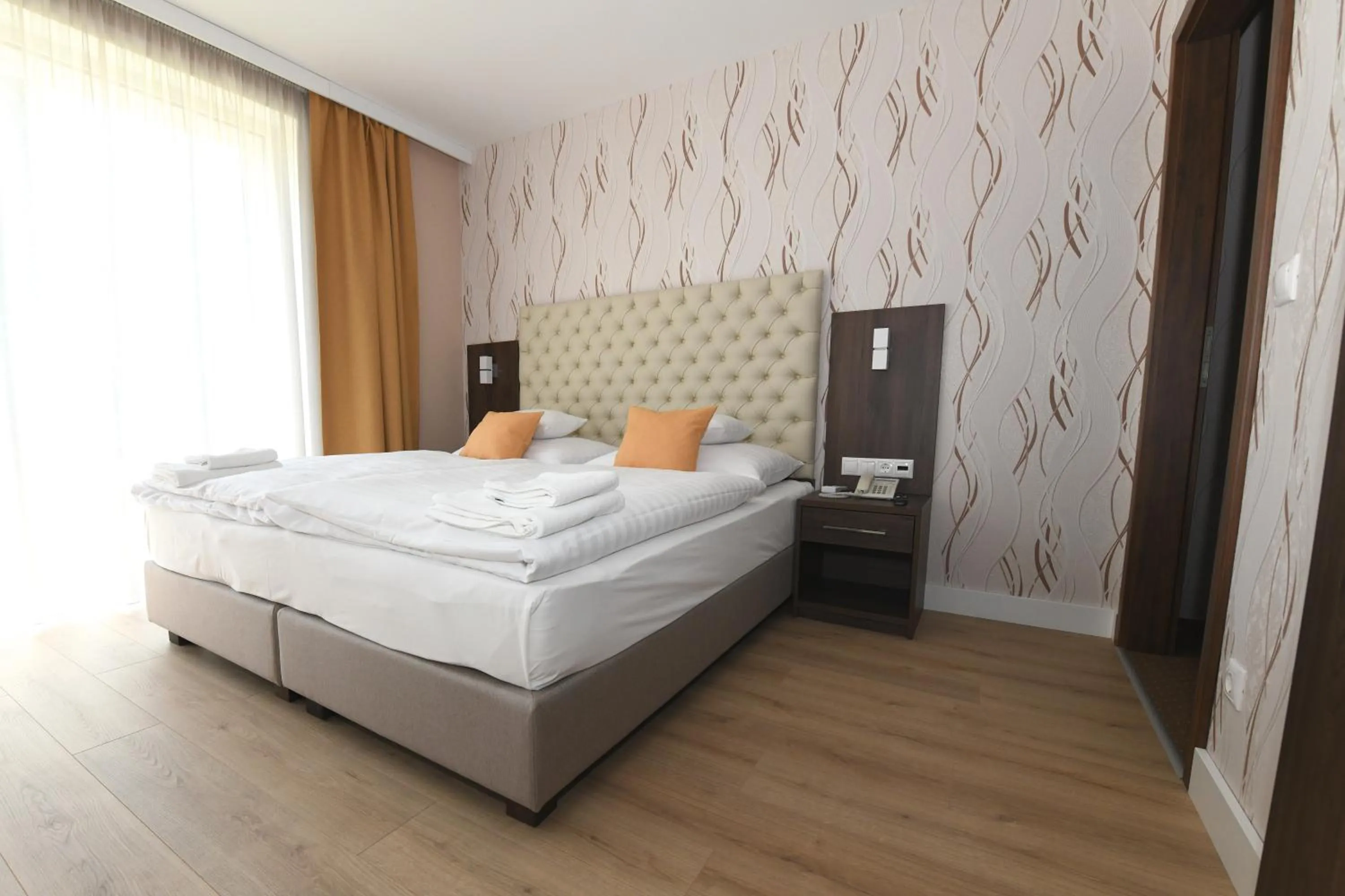 Bed in Jade Hotel-Ezüsthíd Hotel