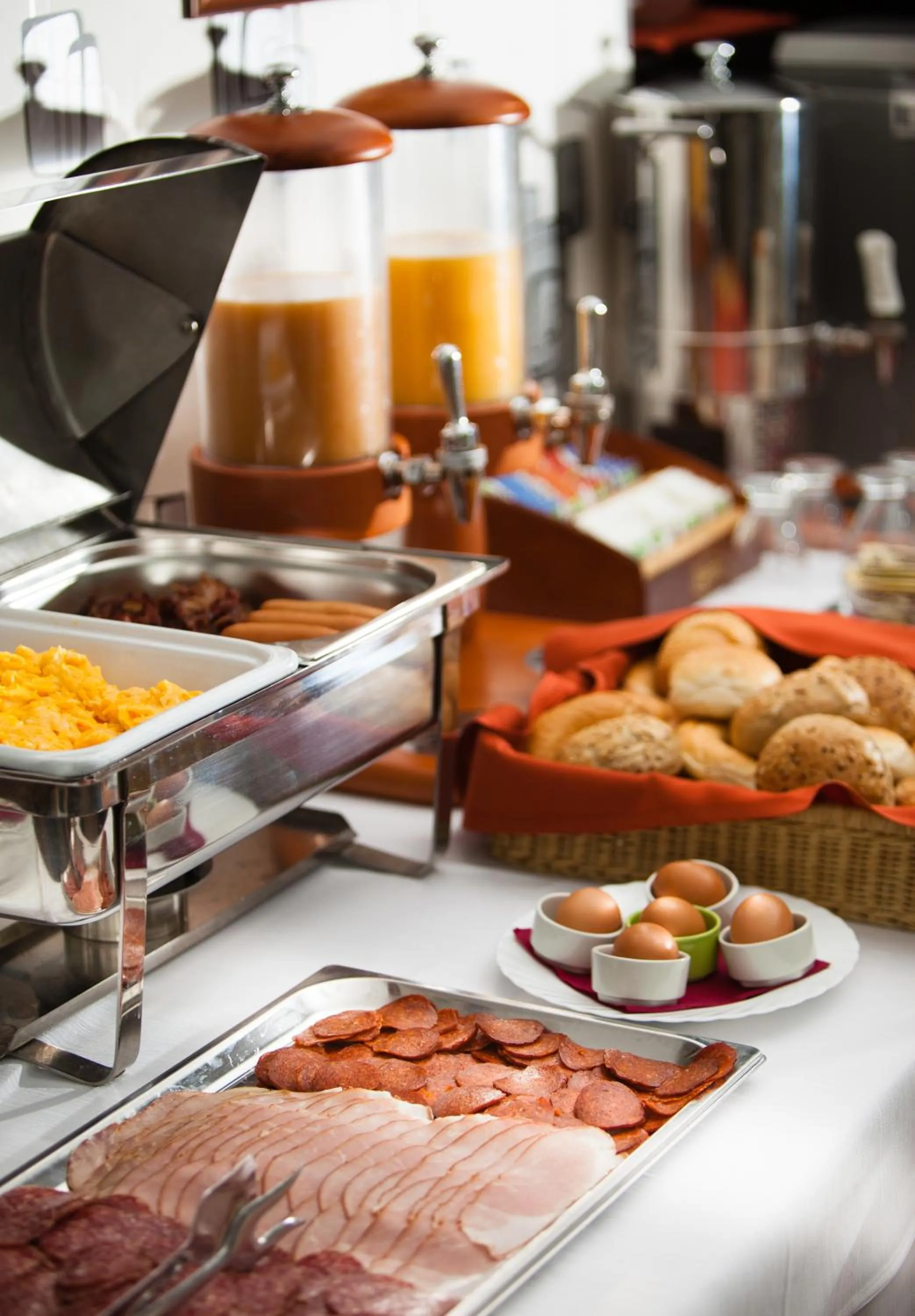 Breakfast in Jade Hotel-Ezüsthíd Hotel