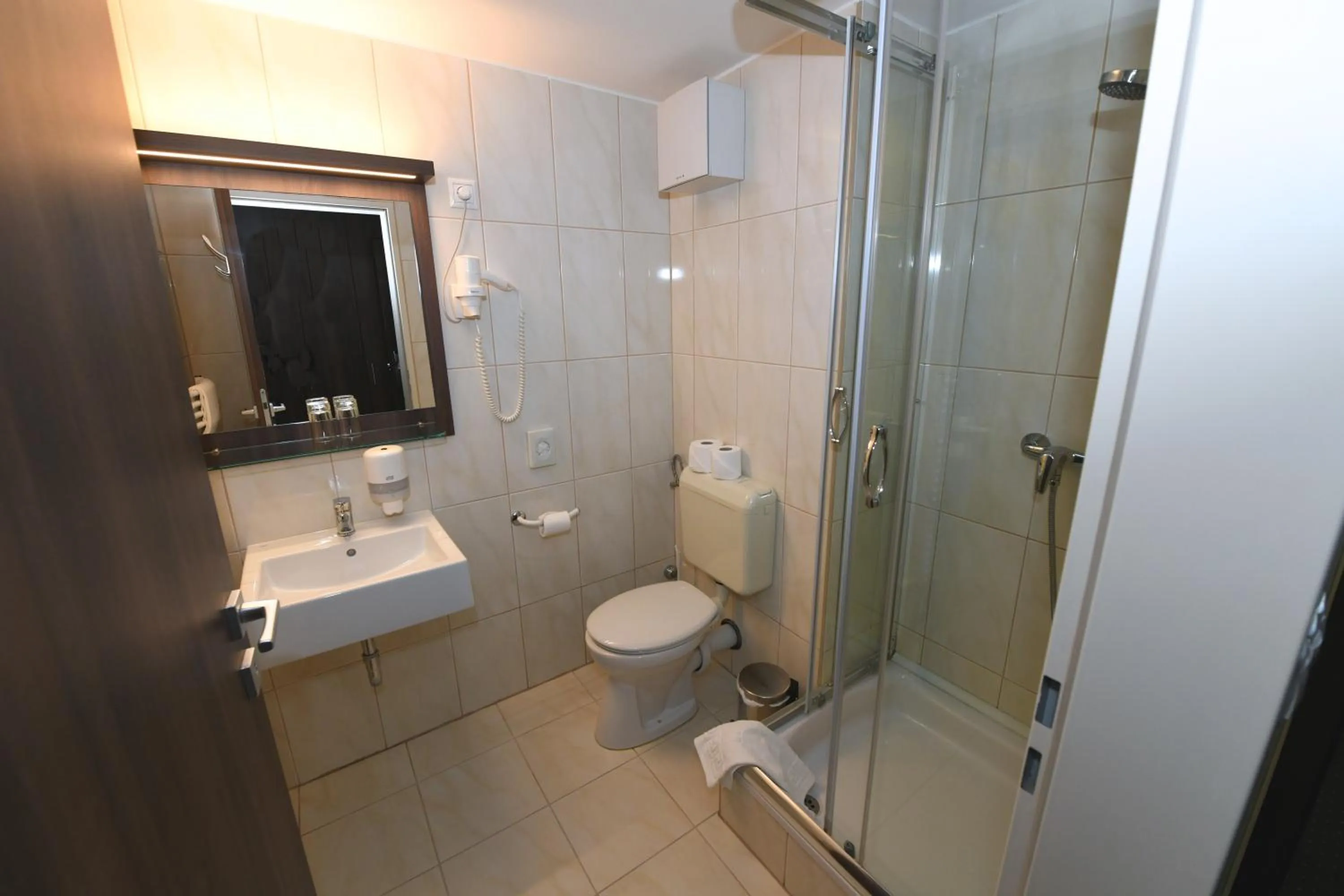 Jade Hotel-Ezüsthíd Hotel