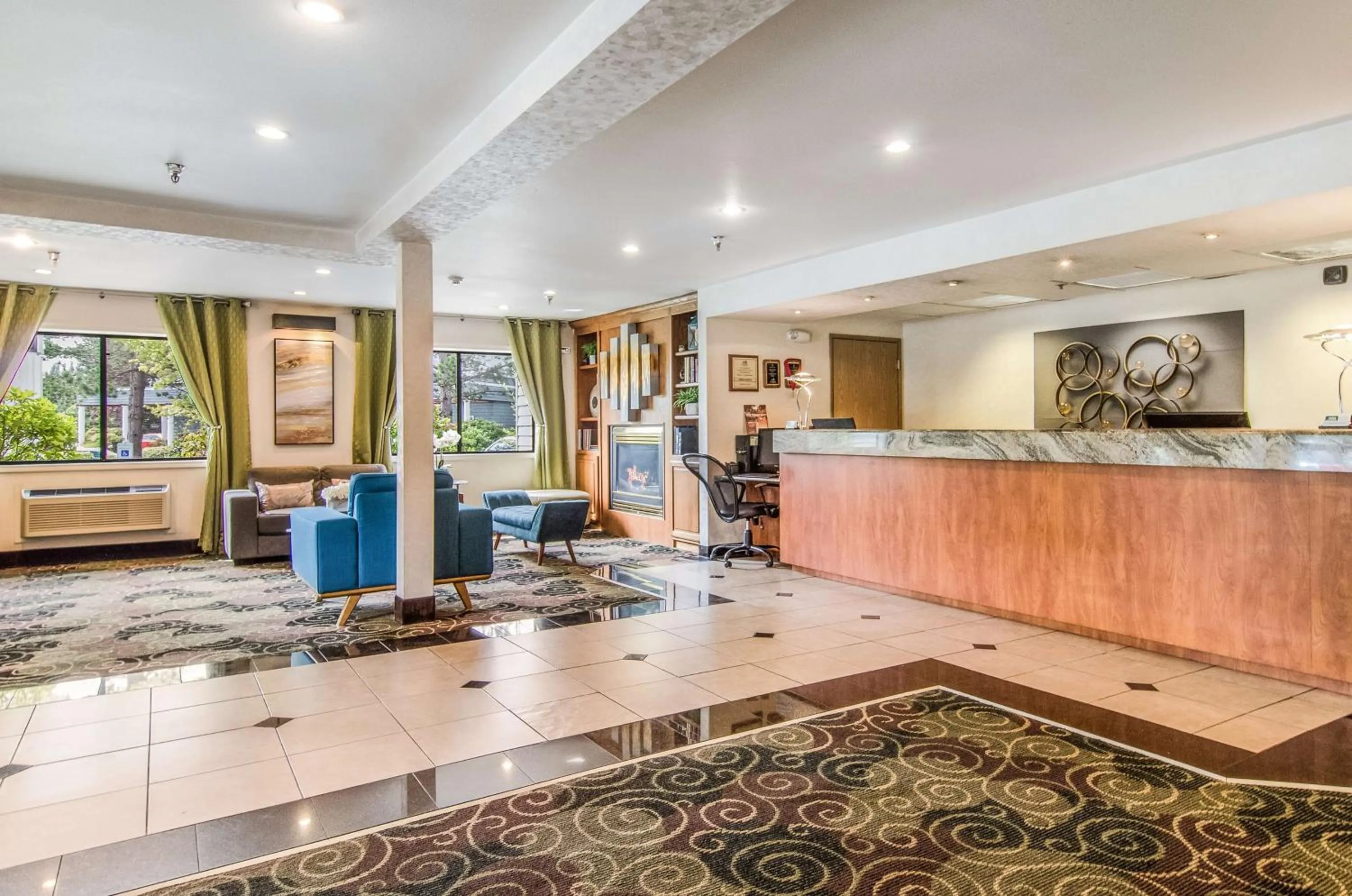 Lobby or reception in GuestHouse Inn & Suites Poulsbo