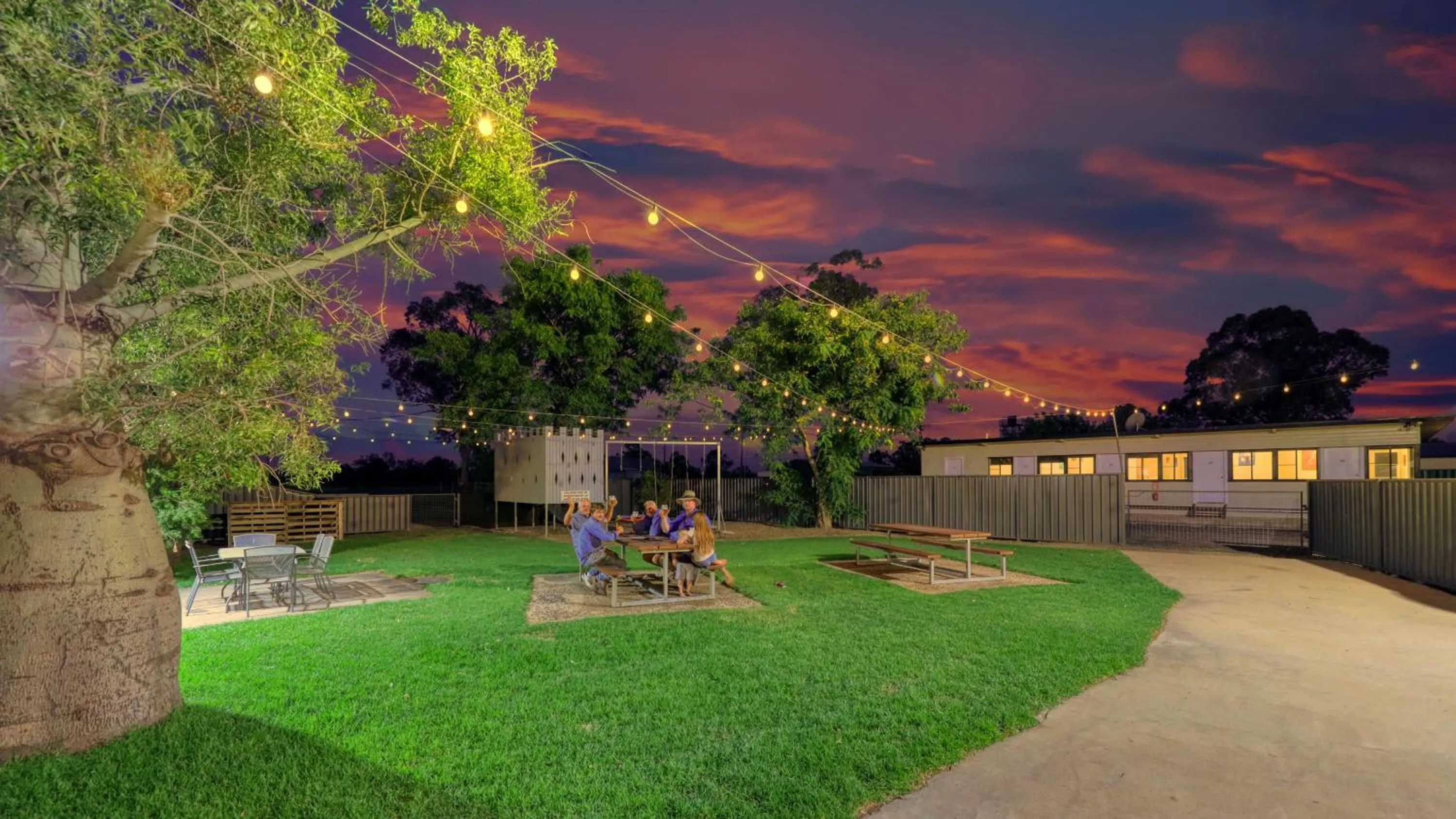 Restaurant/places to eat in Toobeah hotel/motel