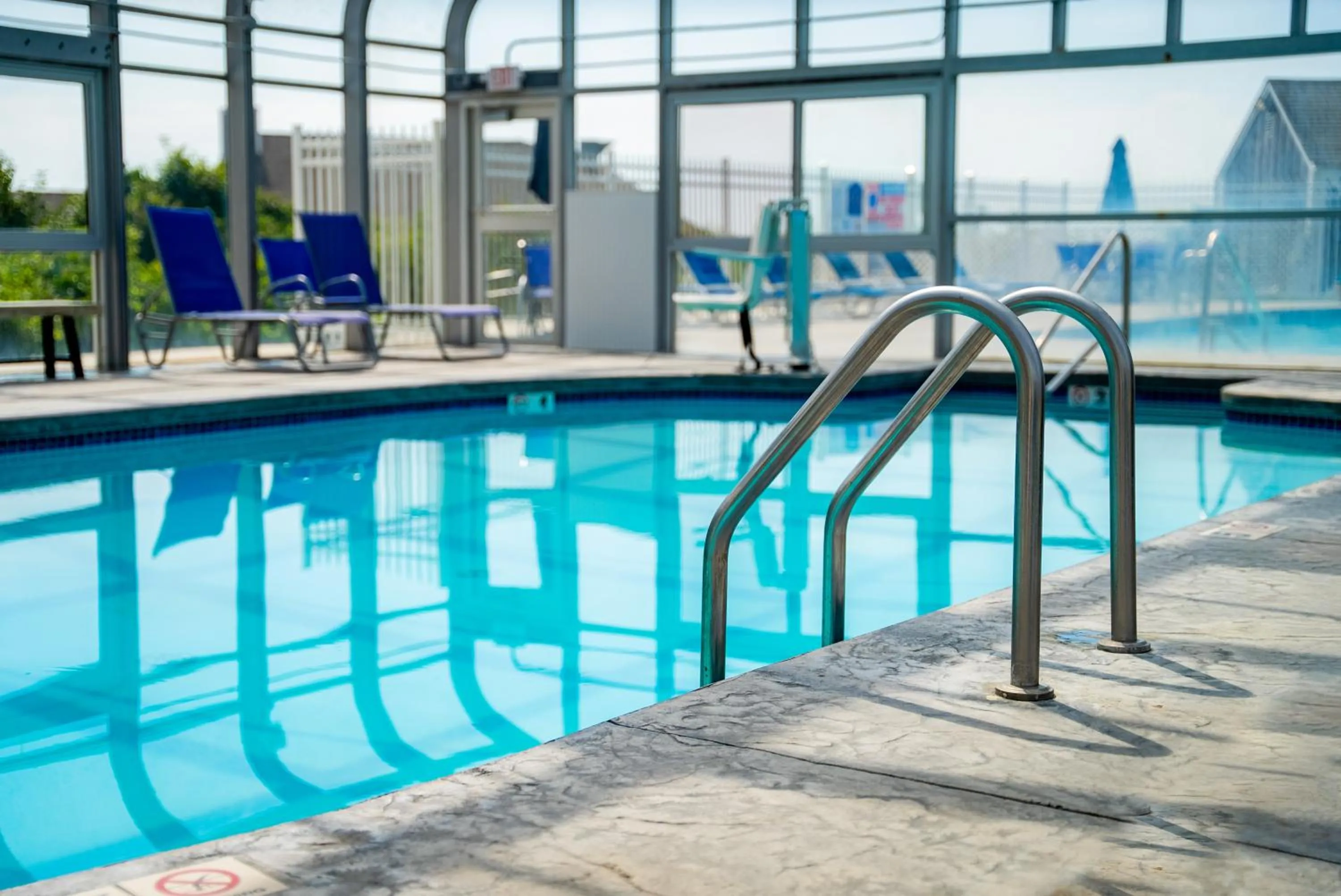 Swimming pool in Edgewater Beach Resort