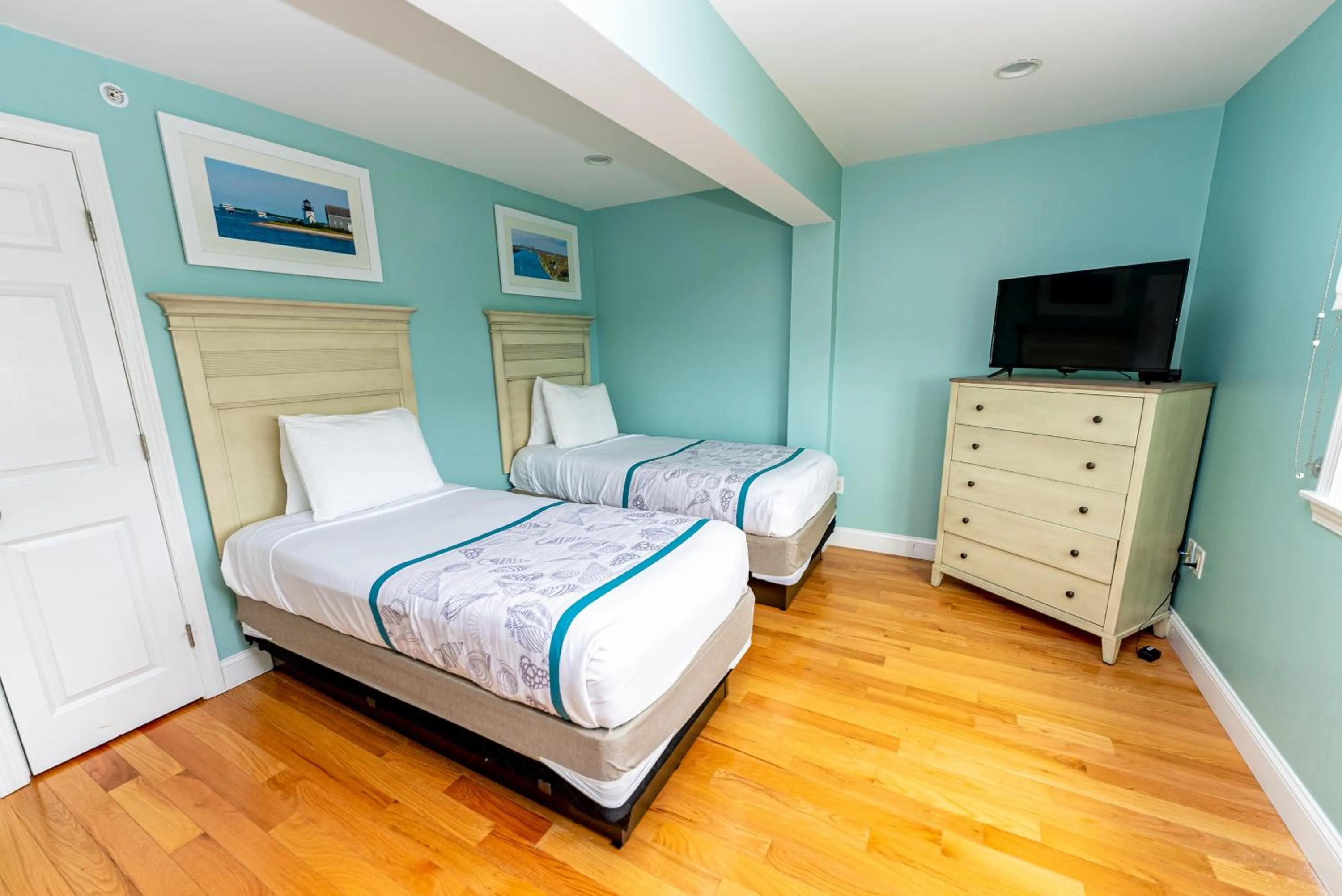 Bed in Edgewater Beach Resort