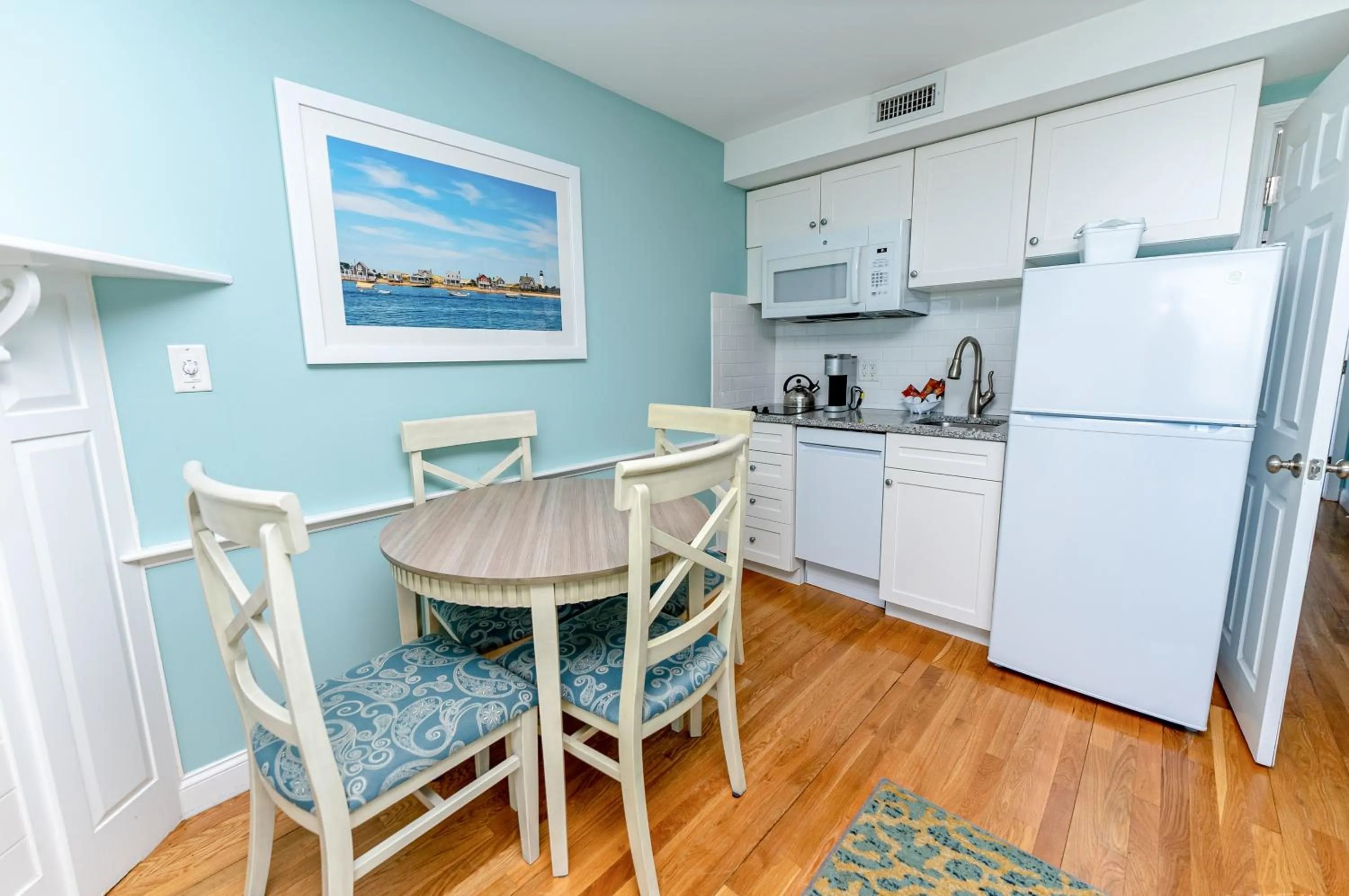 Kitchen or kitchenette in Edgewater Beach Resort