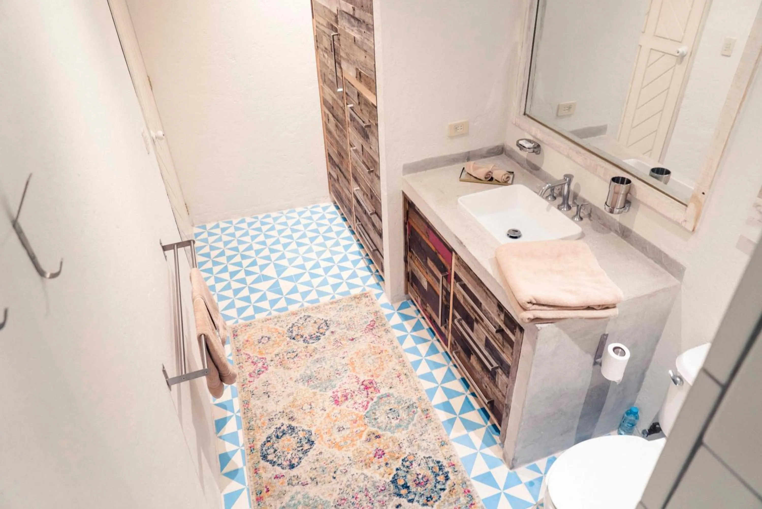 Canela Fina - Adults Only