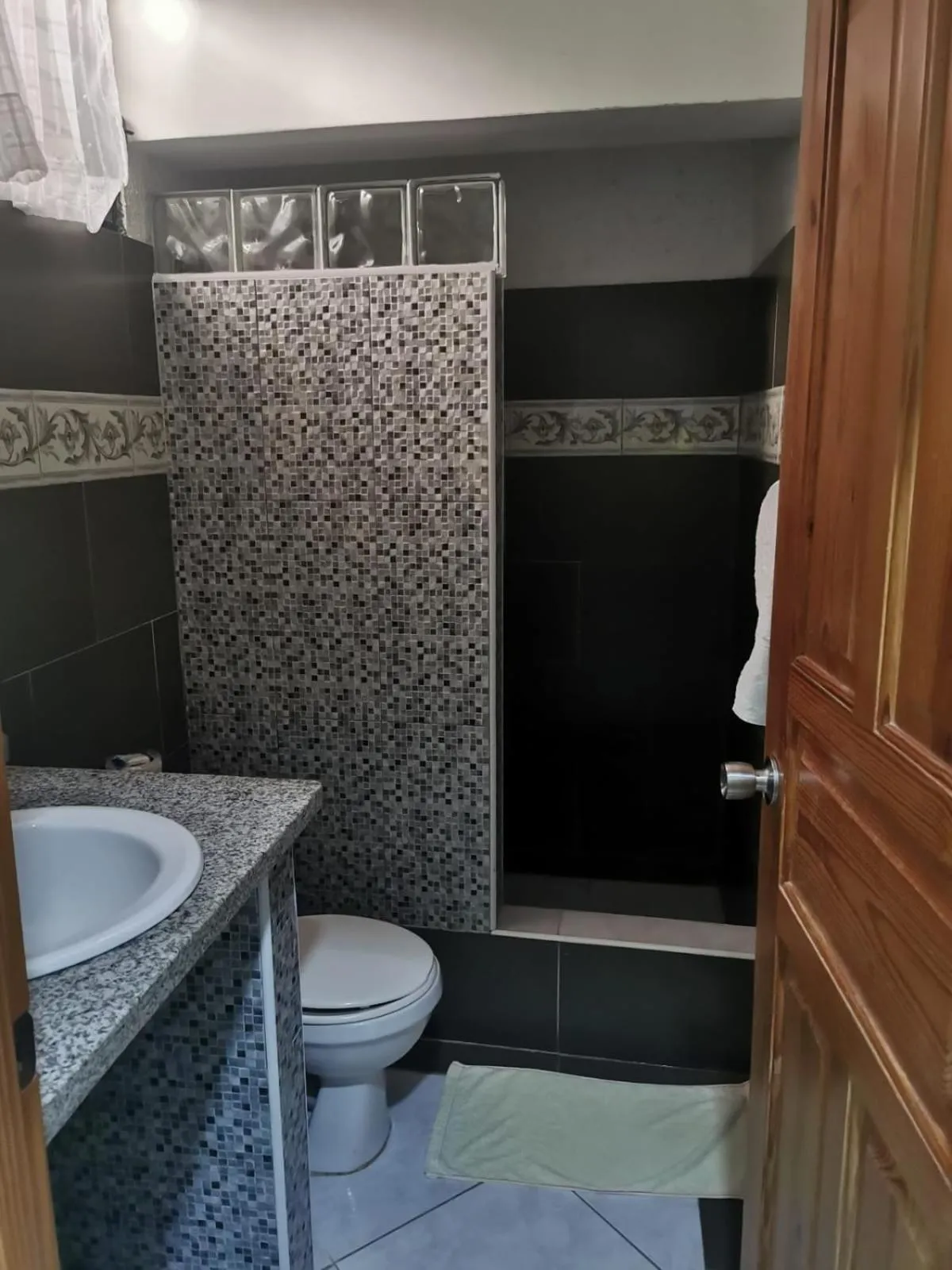 Shower in Hotel Cambri