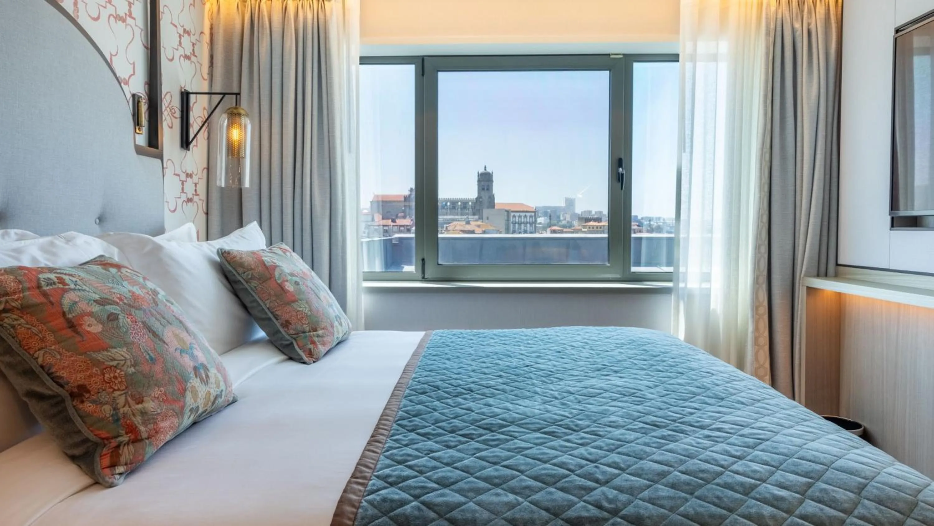 Photo of the whole room, Bed in InterContinental Porto - Palacio das Cardosas by IHG