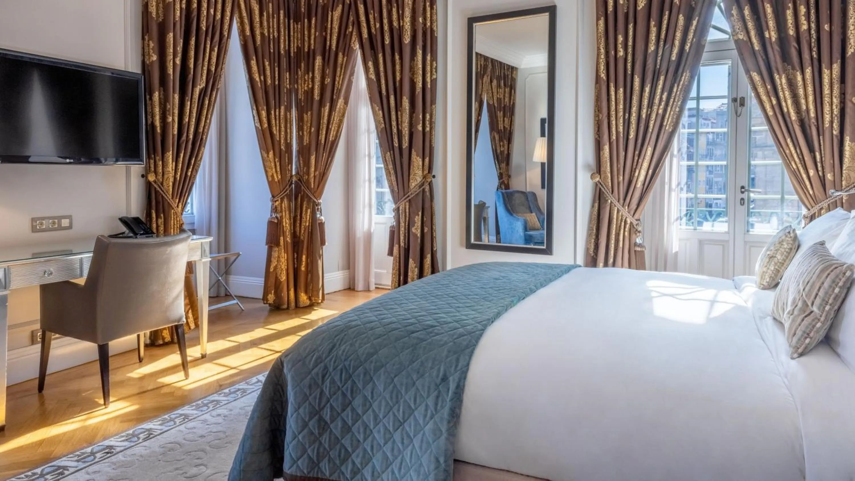 Photo of the whole room, Bed in InterContinental Porto - Palacio das Cardosas by IHG