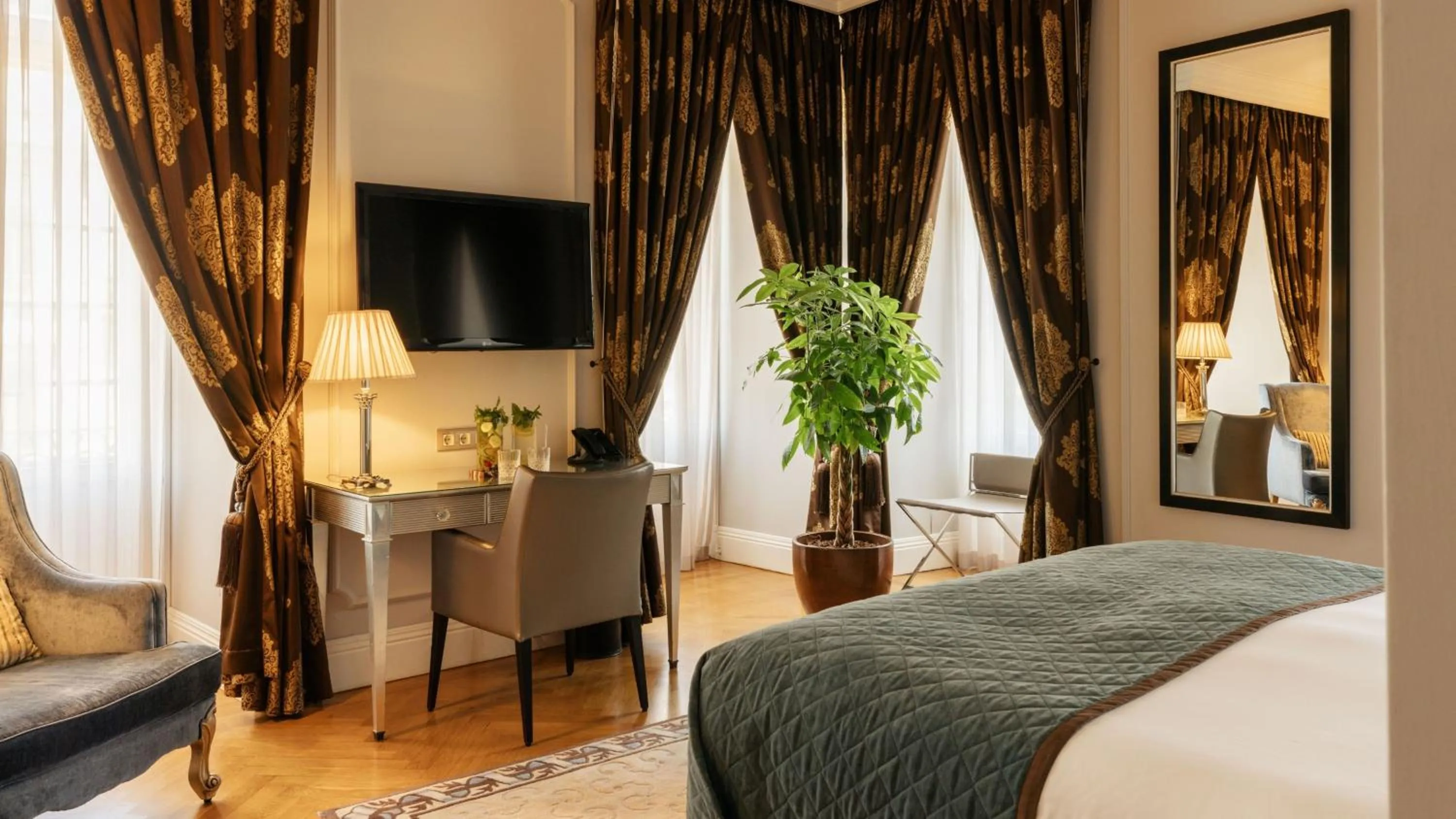 Photo of the whole room, Bed in InterContinental Porto - Palacio das Cardosas by IHG