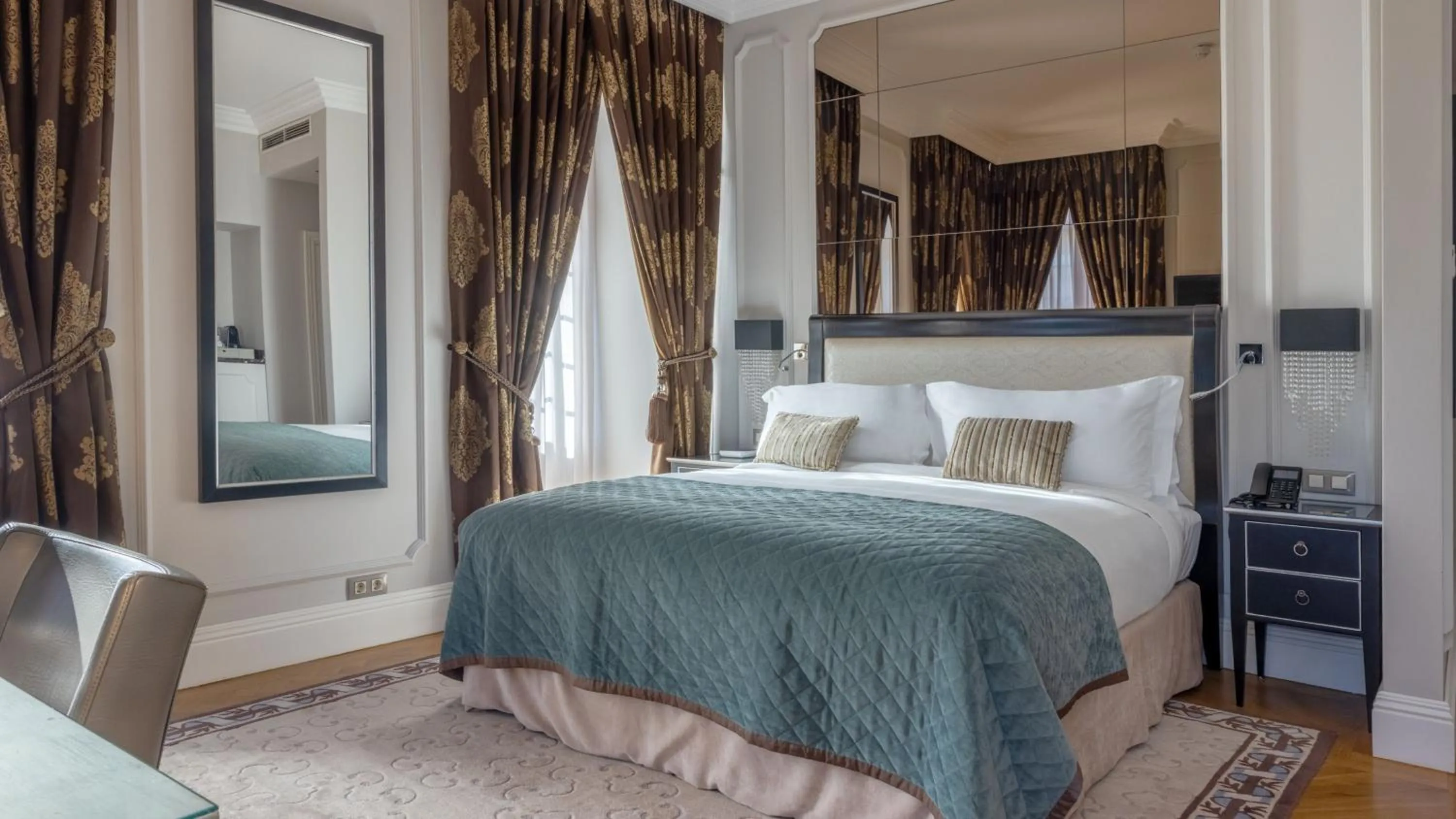 Photo of the whole room, Bed in InterContinental Porto - Palacio das Cardosas by IHG