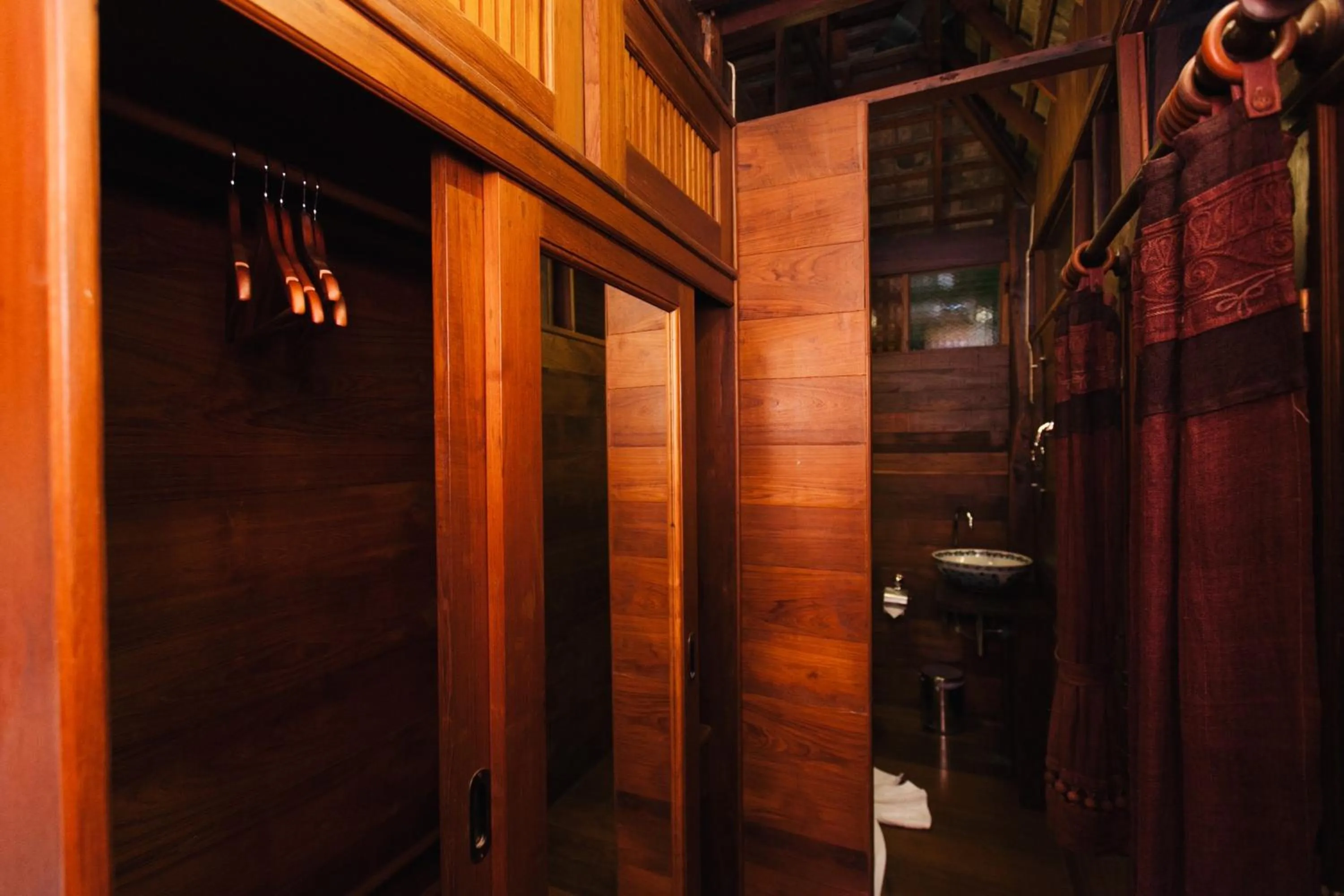 wardrobe in Baansuwanburi - บ้านสุวรรณบุรี