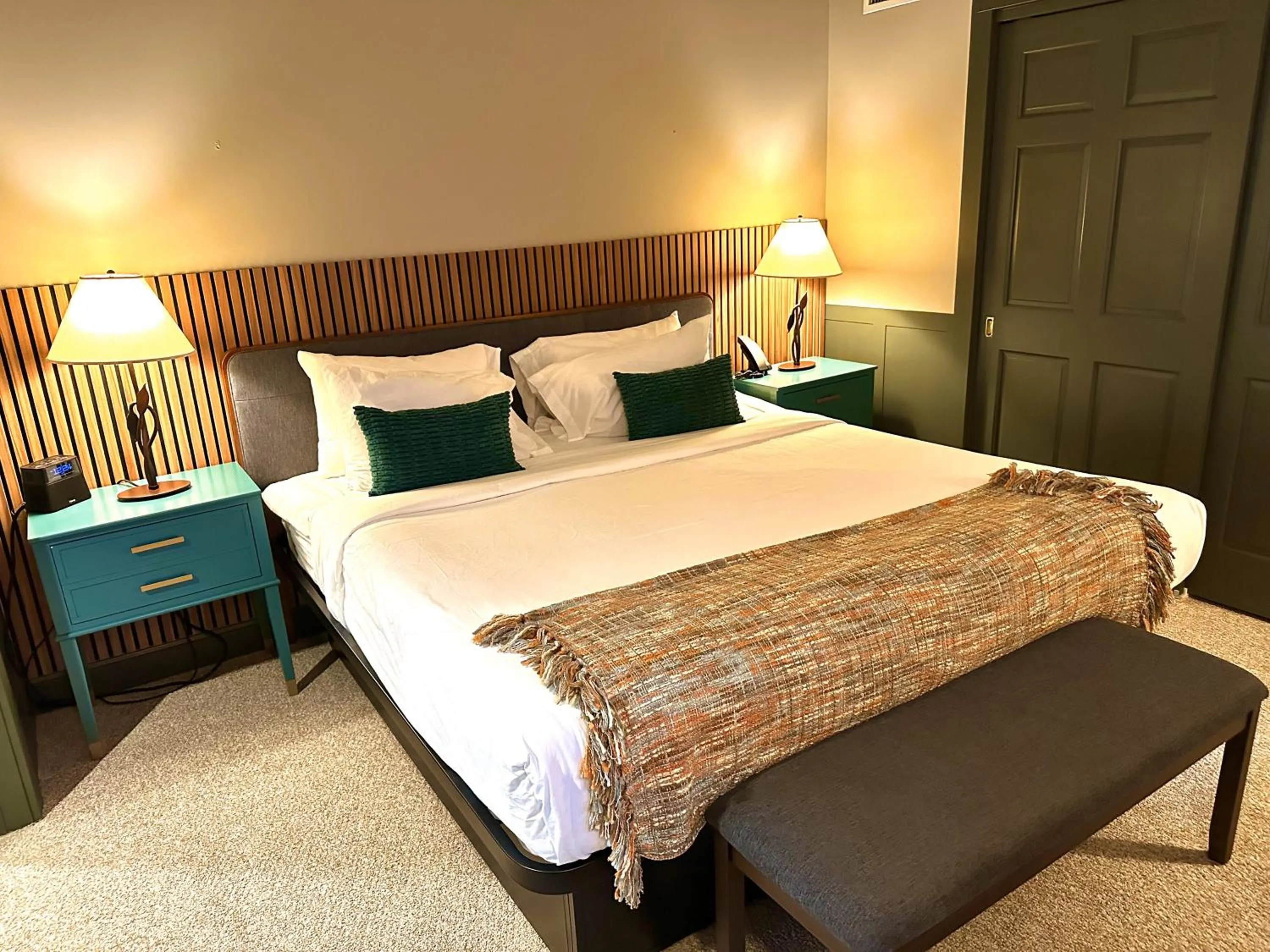 Bedroom, Bed in Minnewaska Lodge