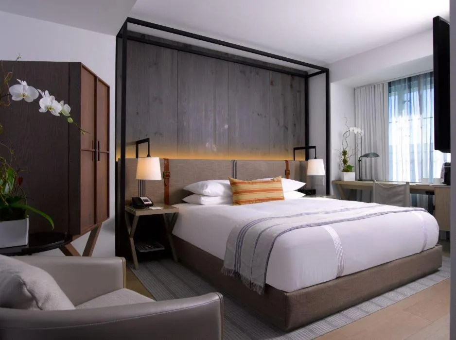 Bed in Hotel Victor South Beach