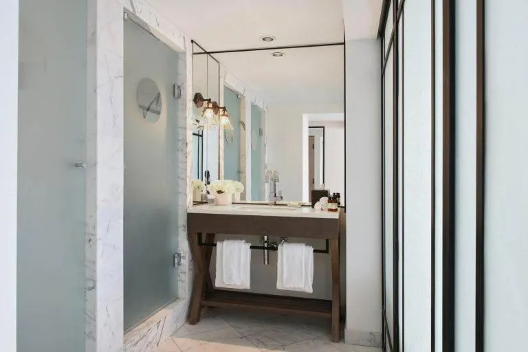 Bathroom in Hotel Victor South Beach