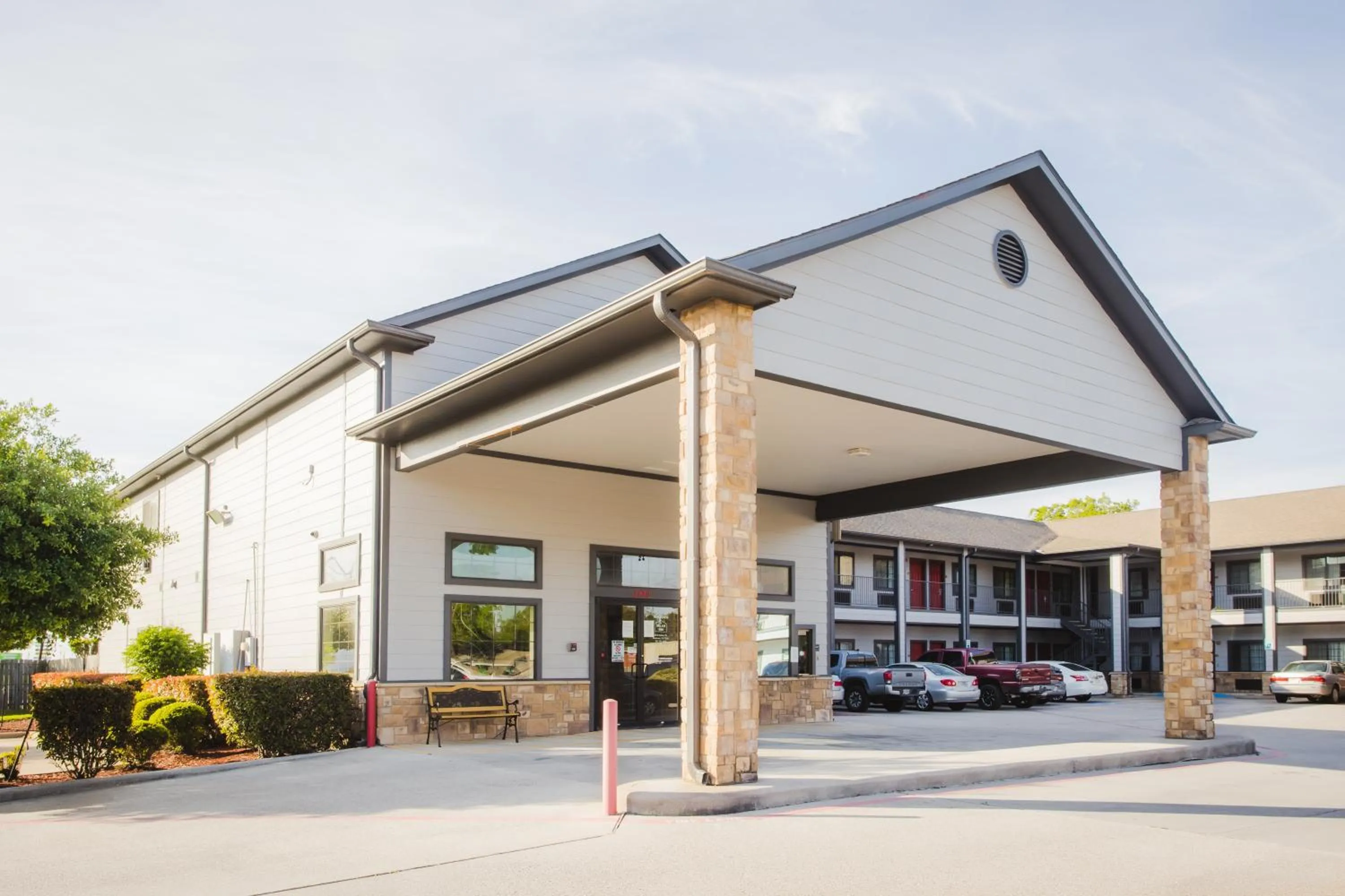 Property building in Palace Inn and Suites Baytown