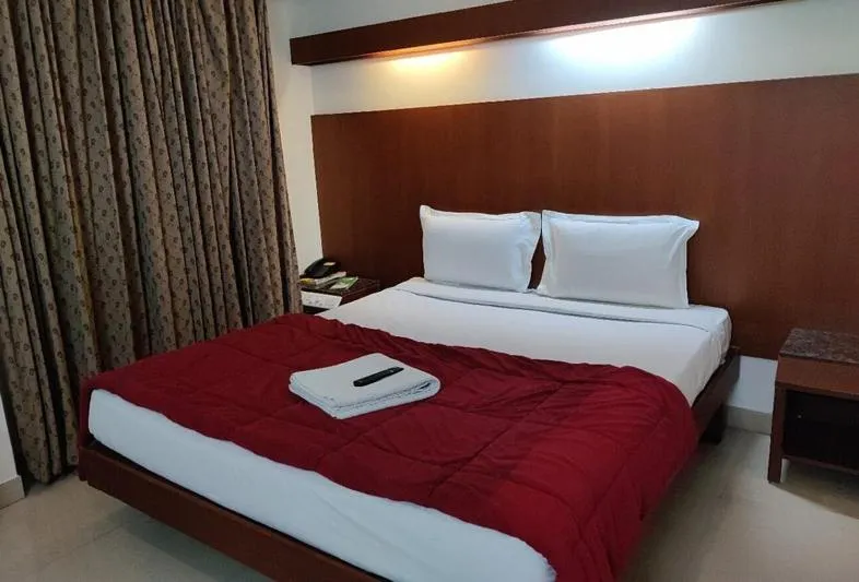 Bedroom, Bed in Dhanunjayas Luxury Hotel