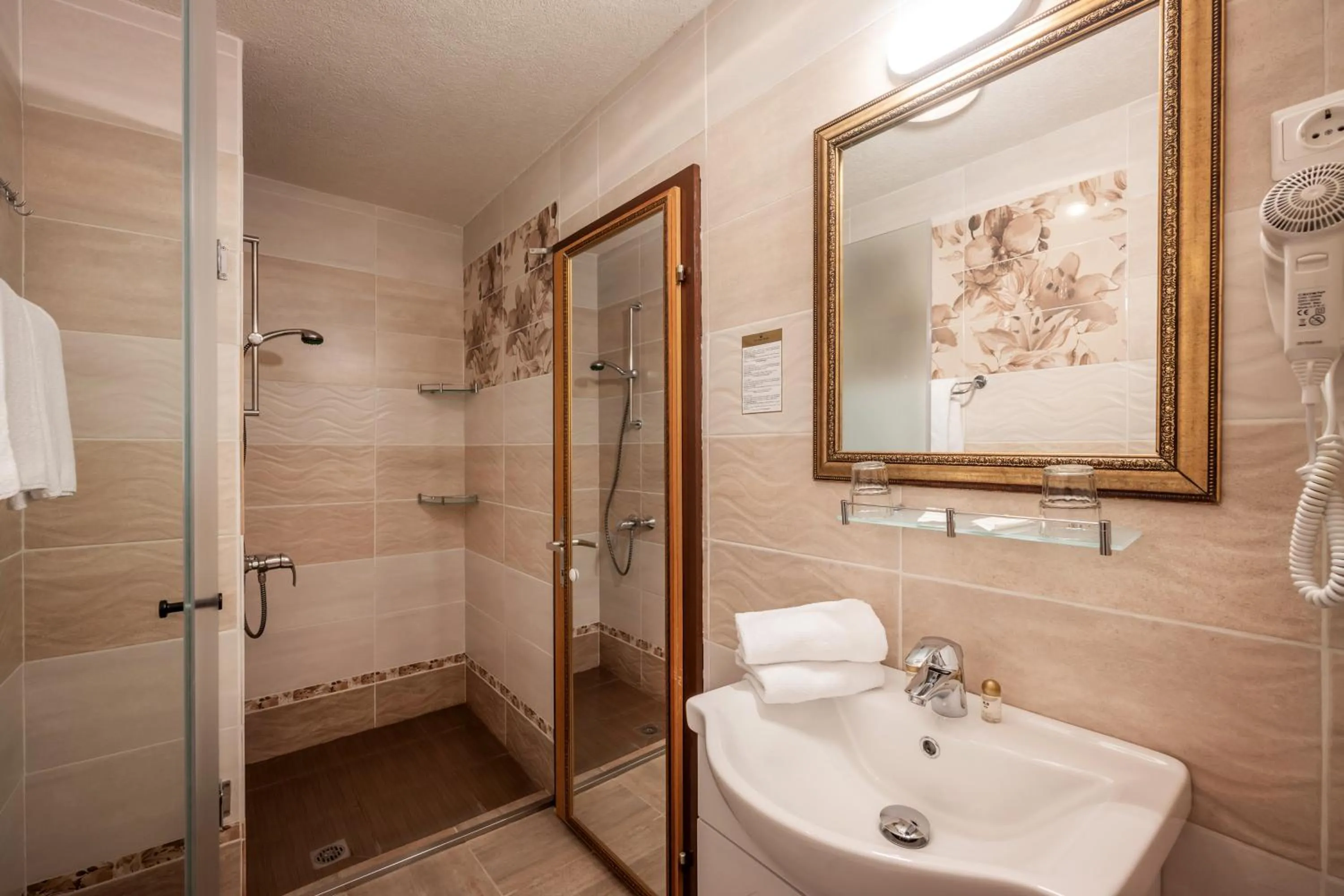 Shower in Alpenhotel Edelweiss