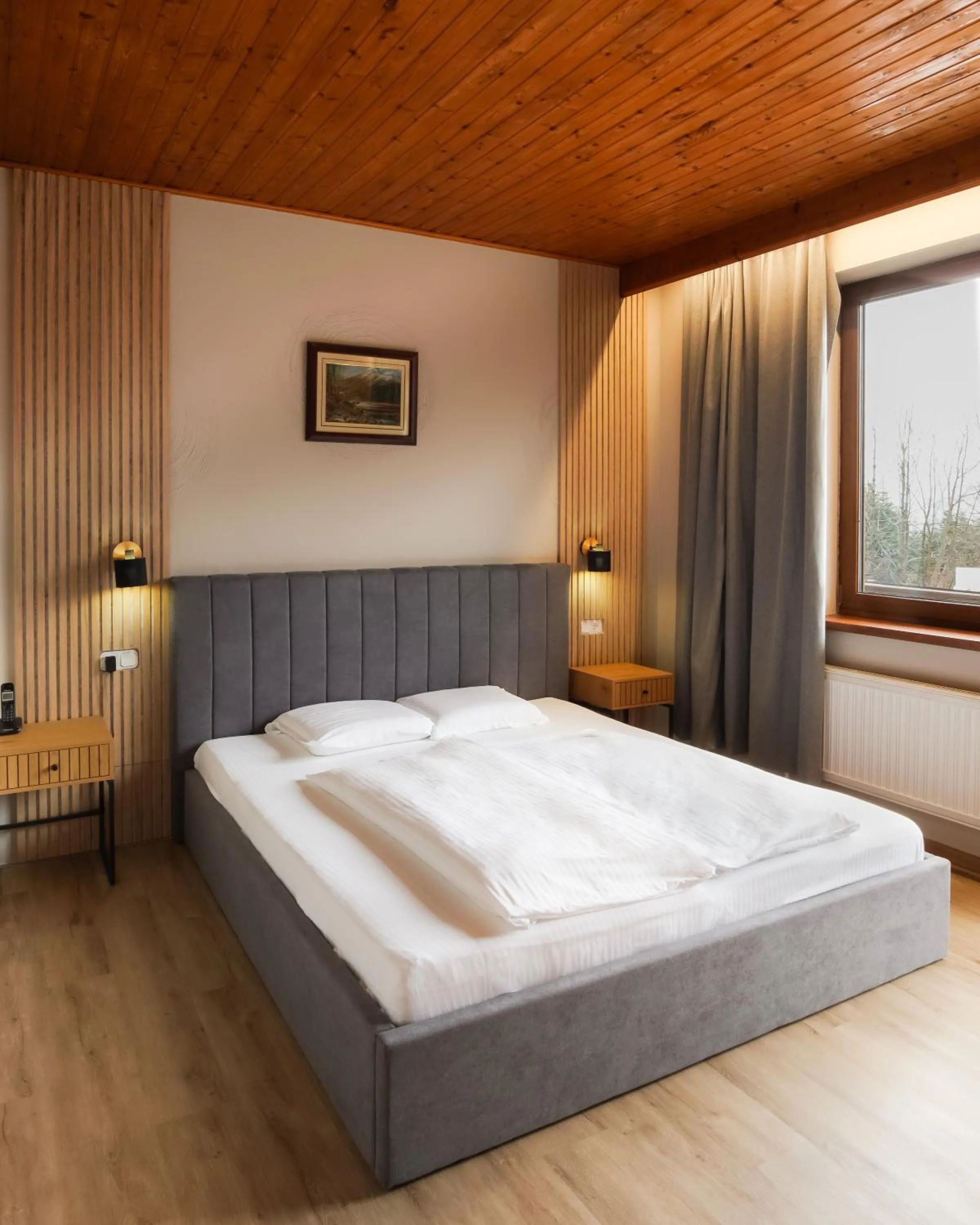 Bedroom, Bed in Alpenhotel Edelweiss