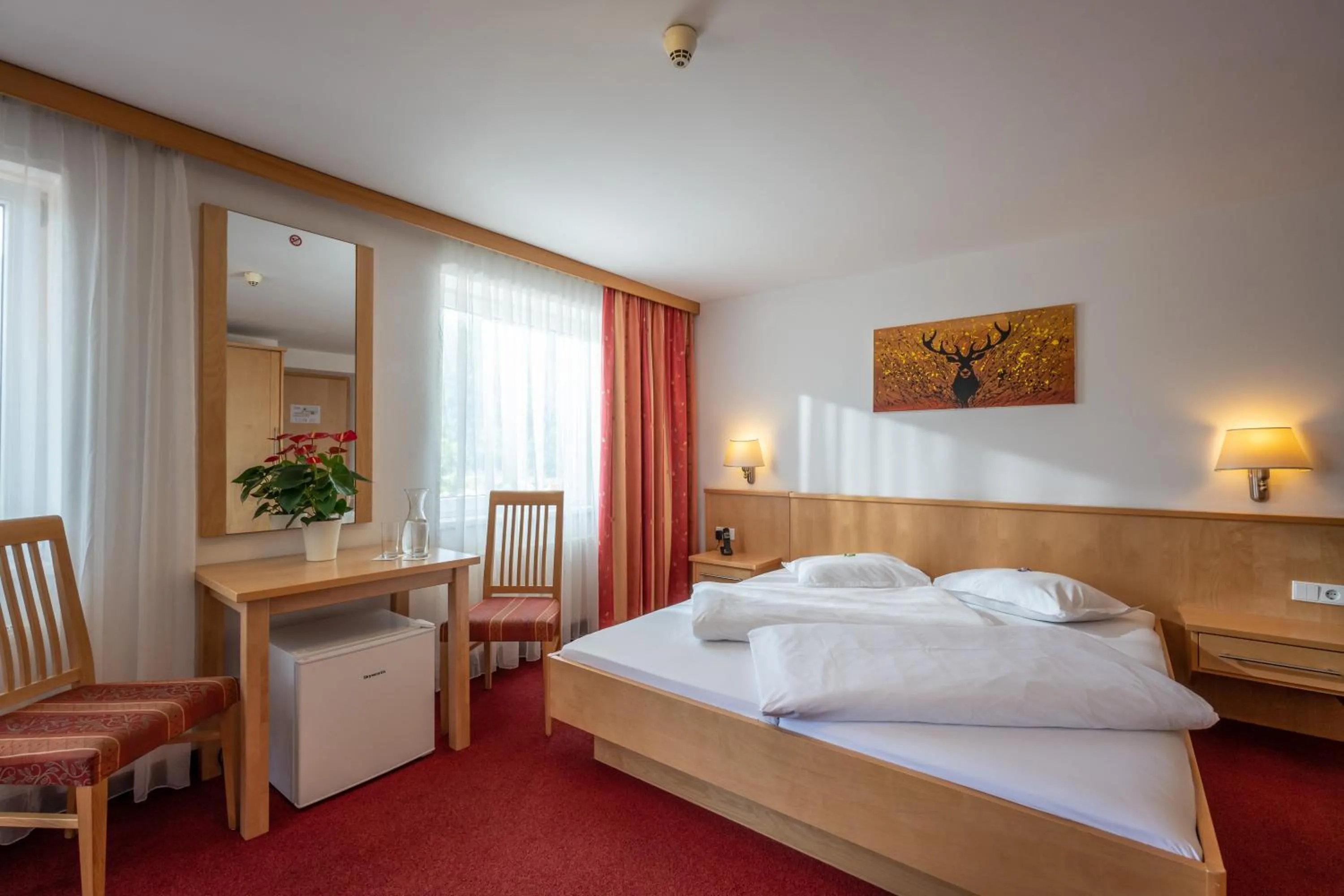 Bedroom, Bed in Alpenhotel Edelweiss