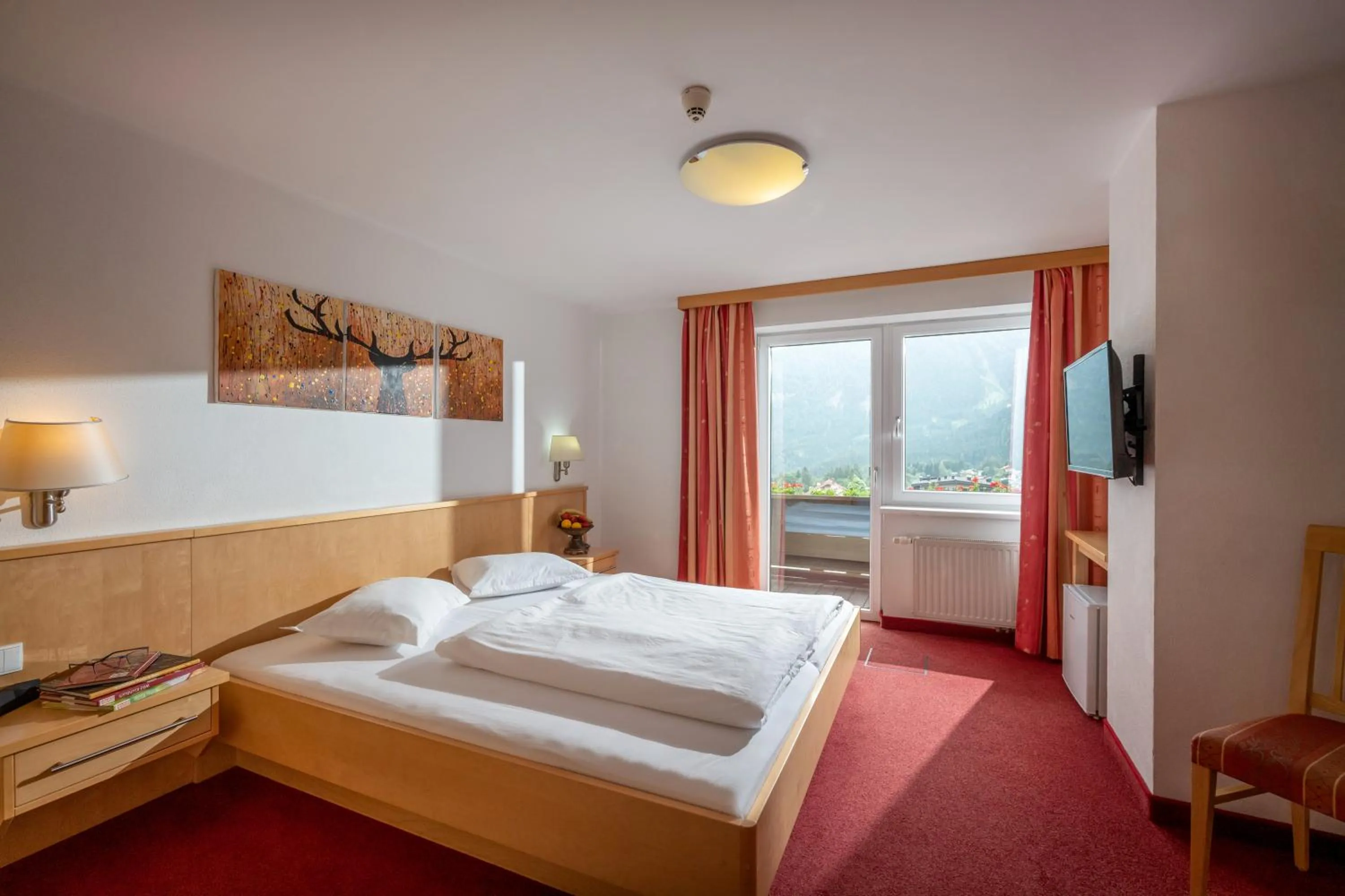 Photo of the whole room, Bed in Alpenhotel Edelweiss