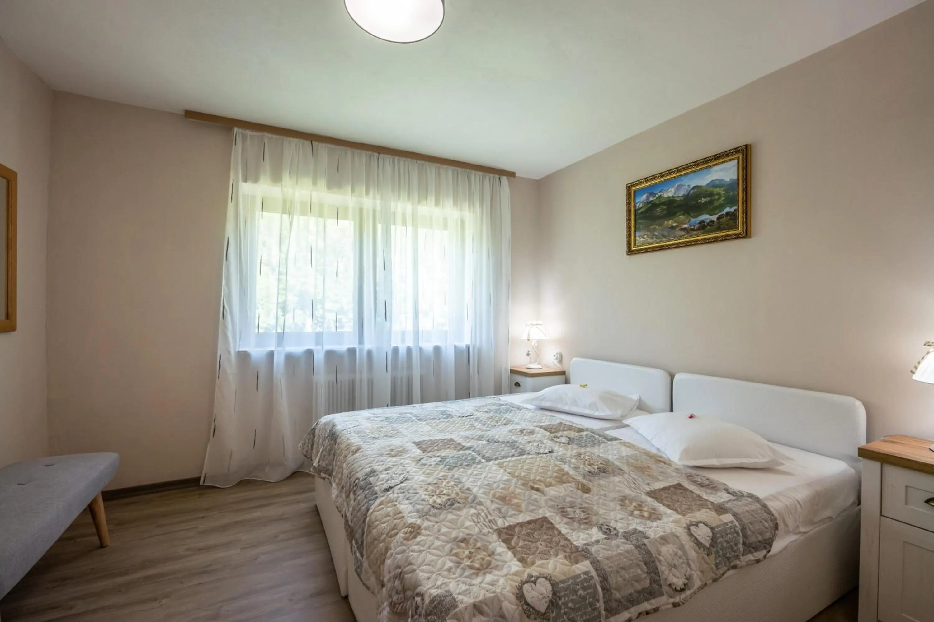 Photo of the whole room, Bed in Alpenhotel Edelweiss