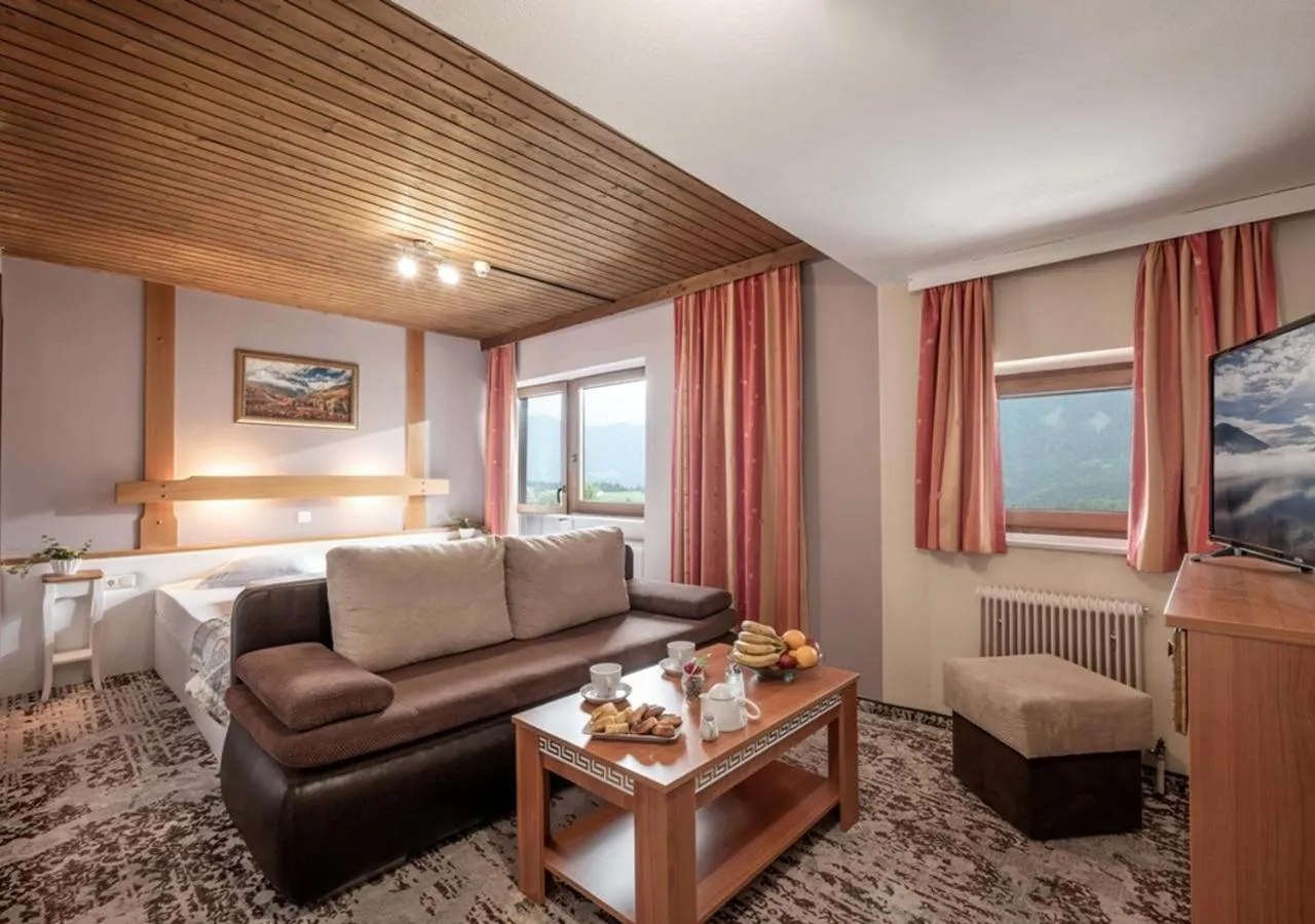 Bedroom, Bed in Alpenhotel Edelweiss