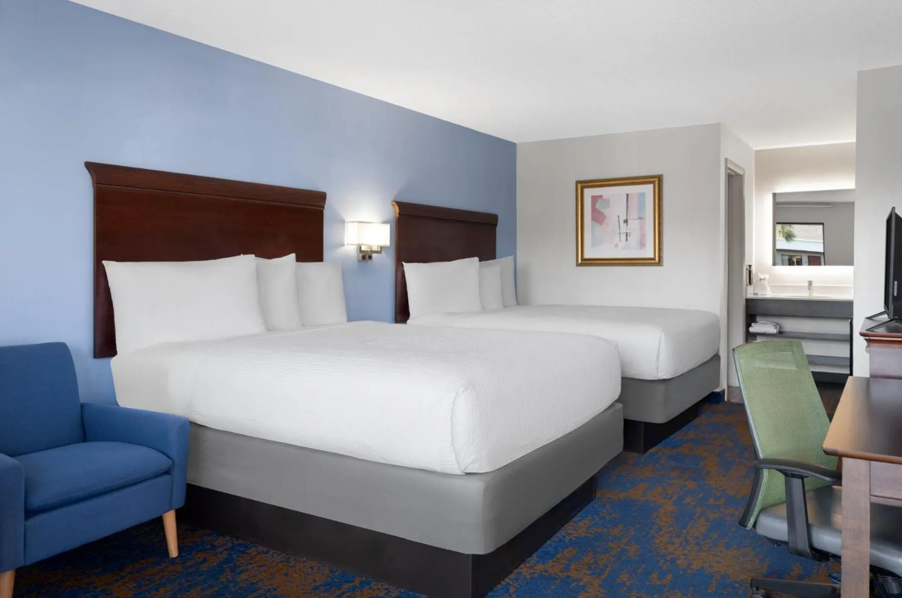 Bedroom, Bed in Hotel South Tampa & Suites