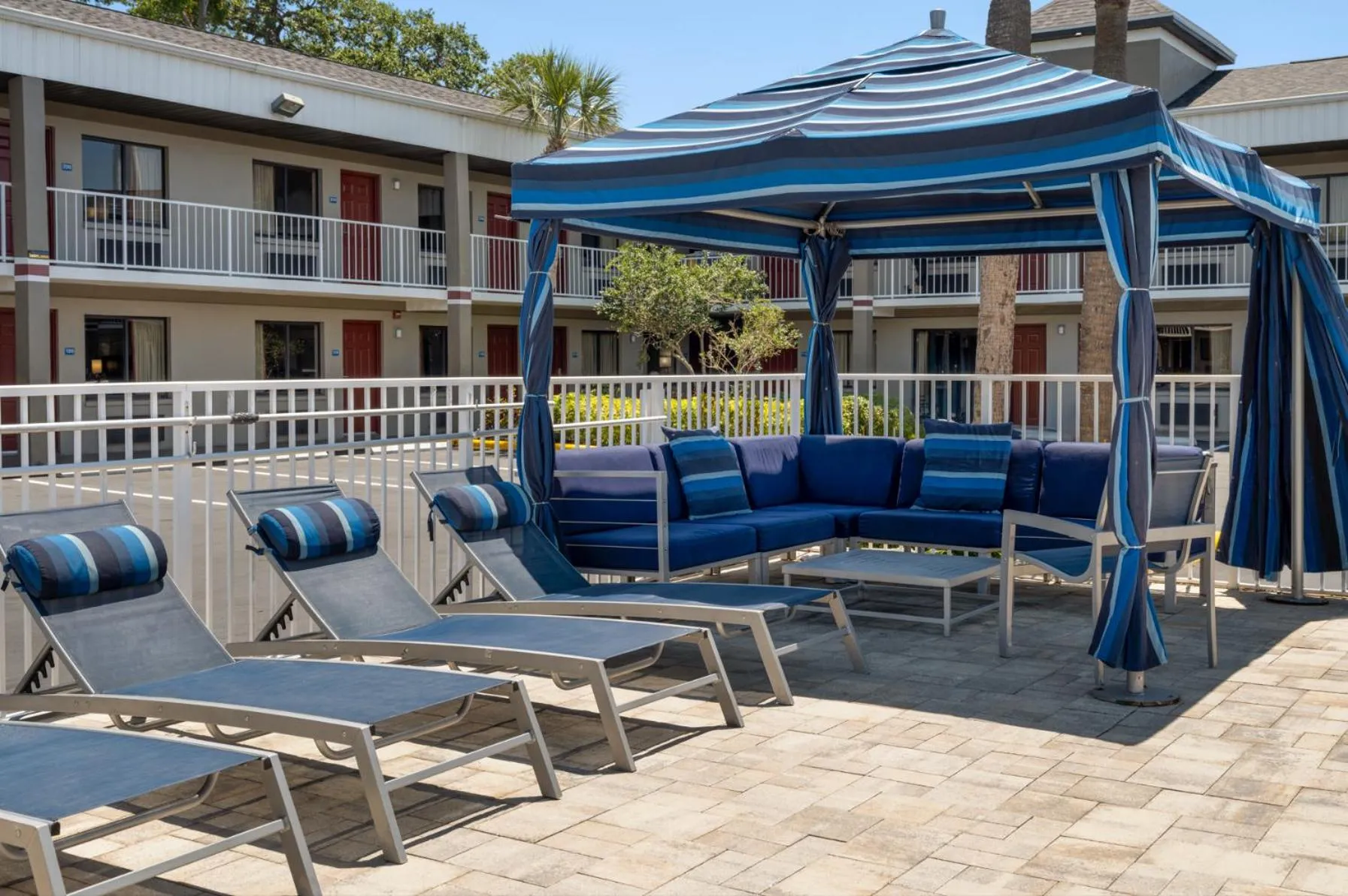 Pool view in Hotel South Tampa & Suites