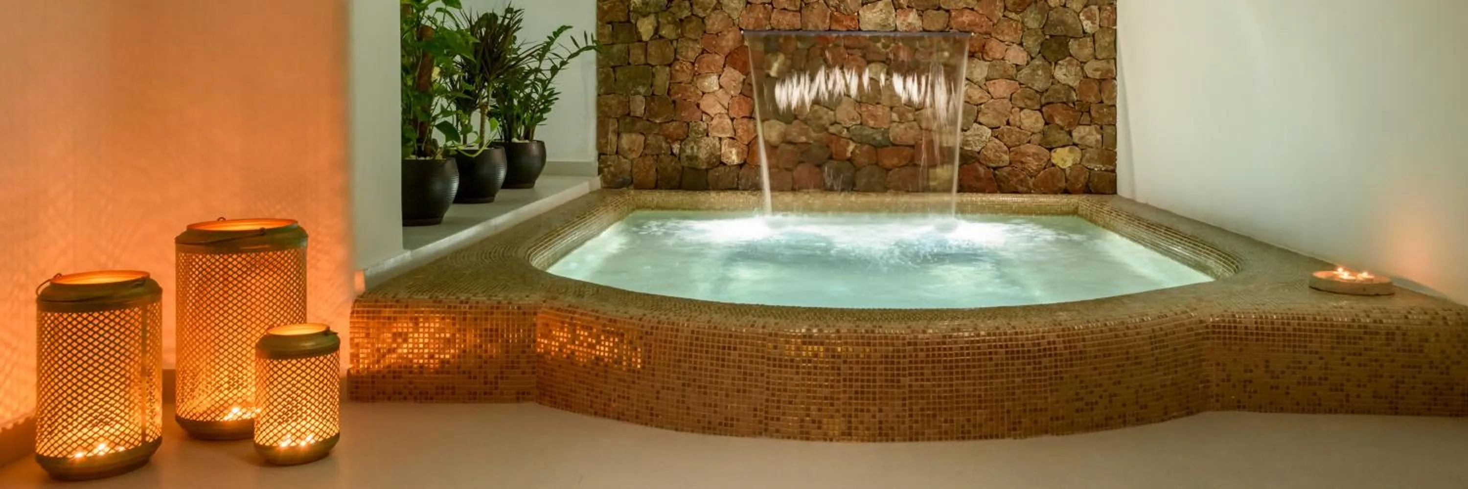 Hot Tub in Antoperla Luxury Hotel & Spa