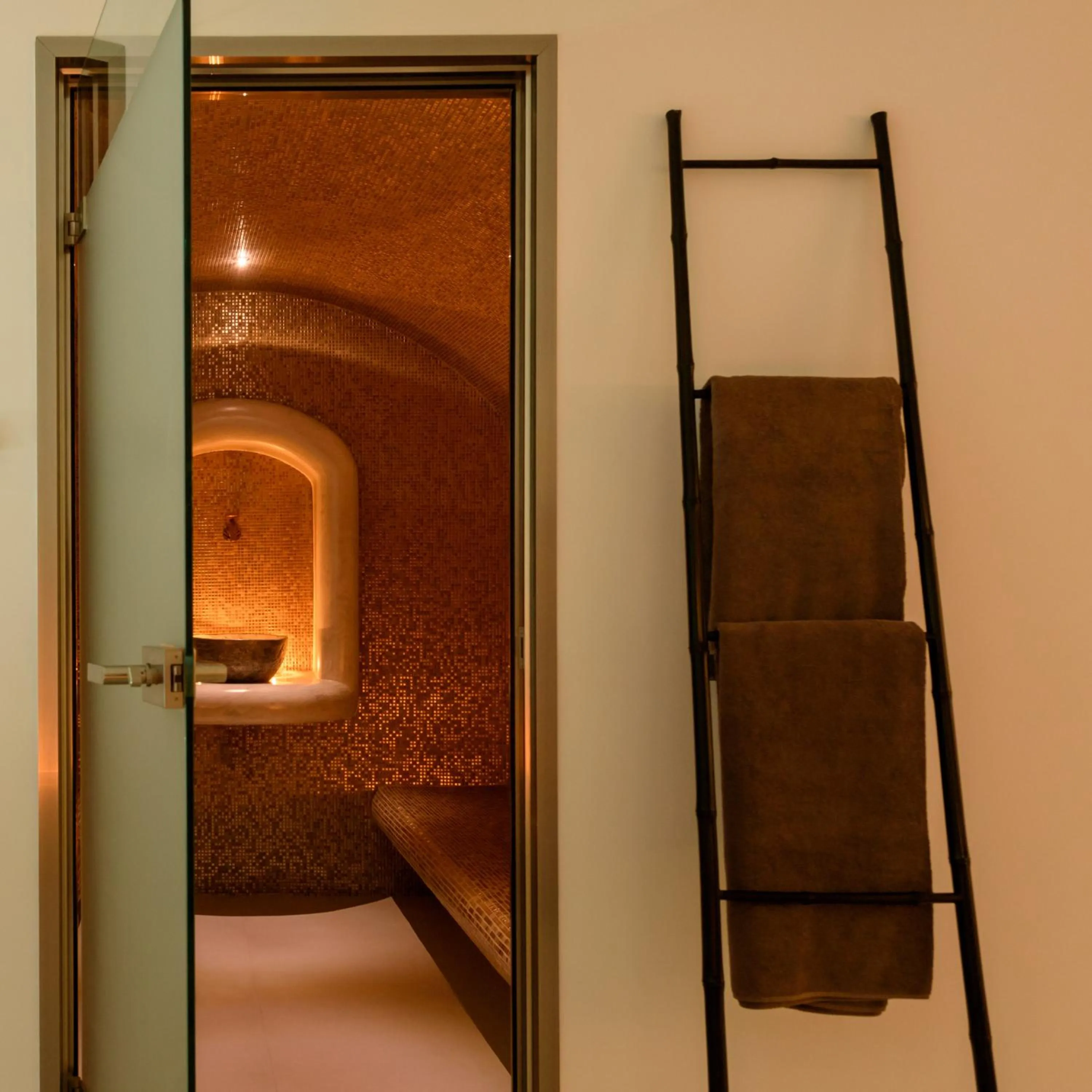 Steam room, Bed in Antoperla Luxury Hotel & Spa