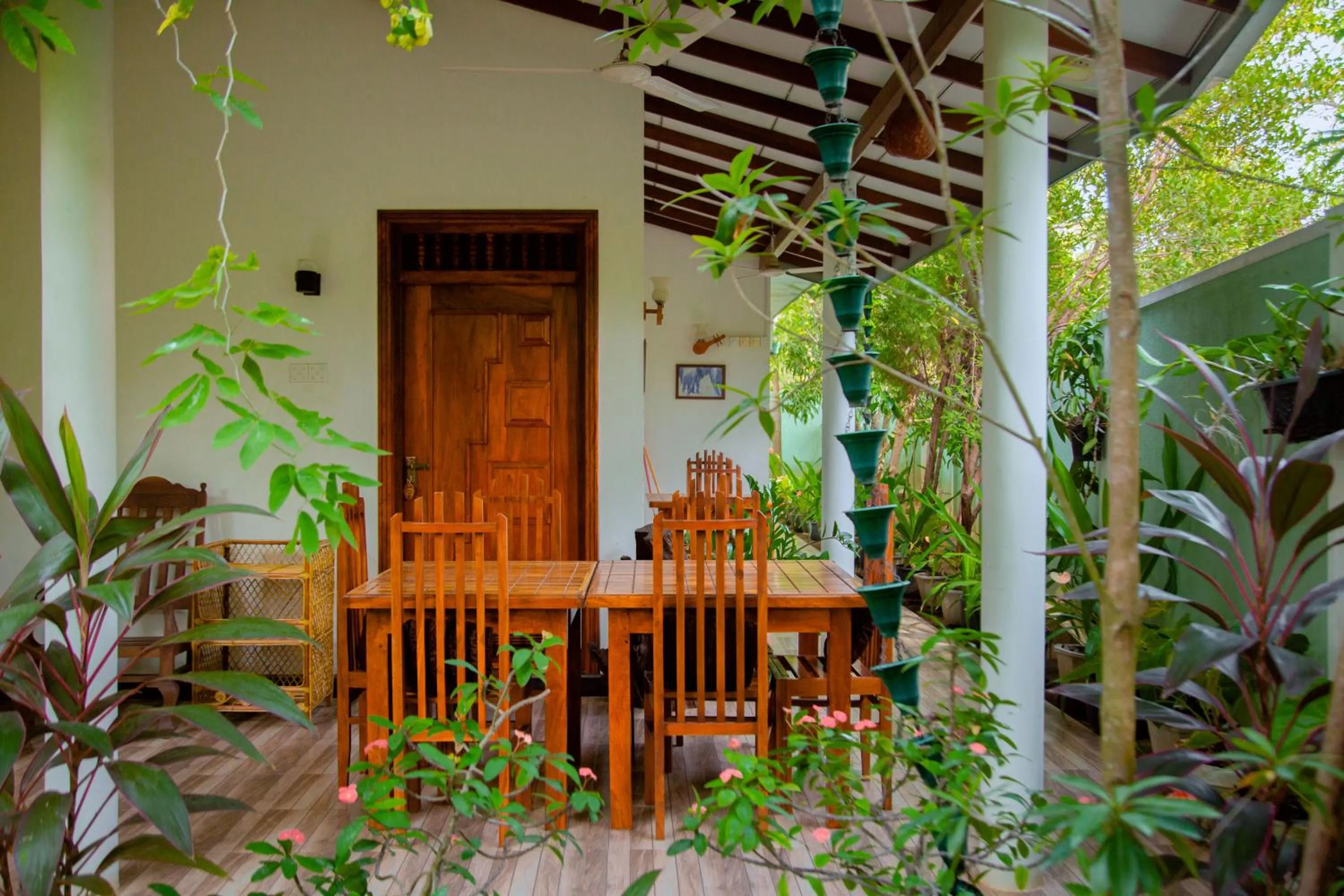 Restaurant/places to eat in Nehansa Resort and safari