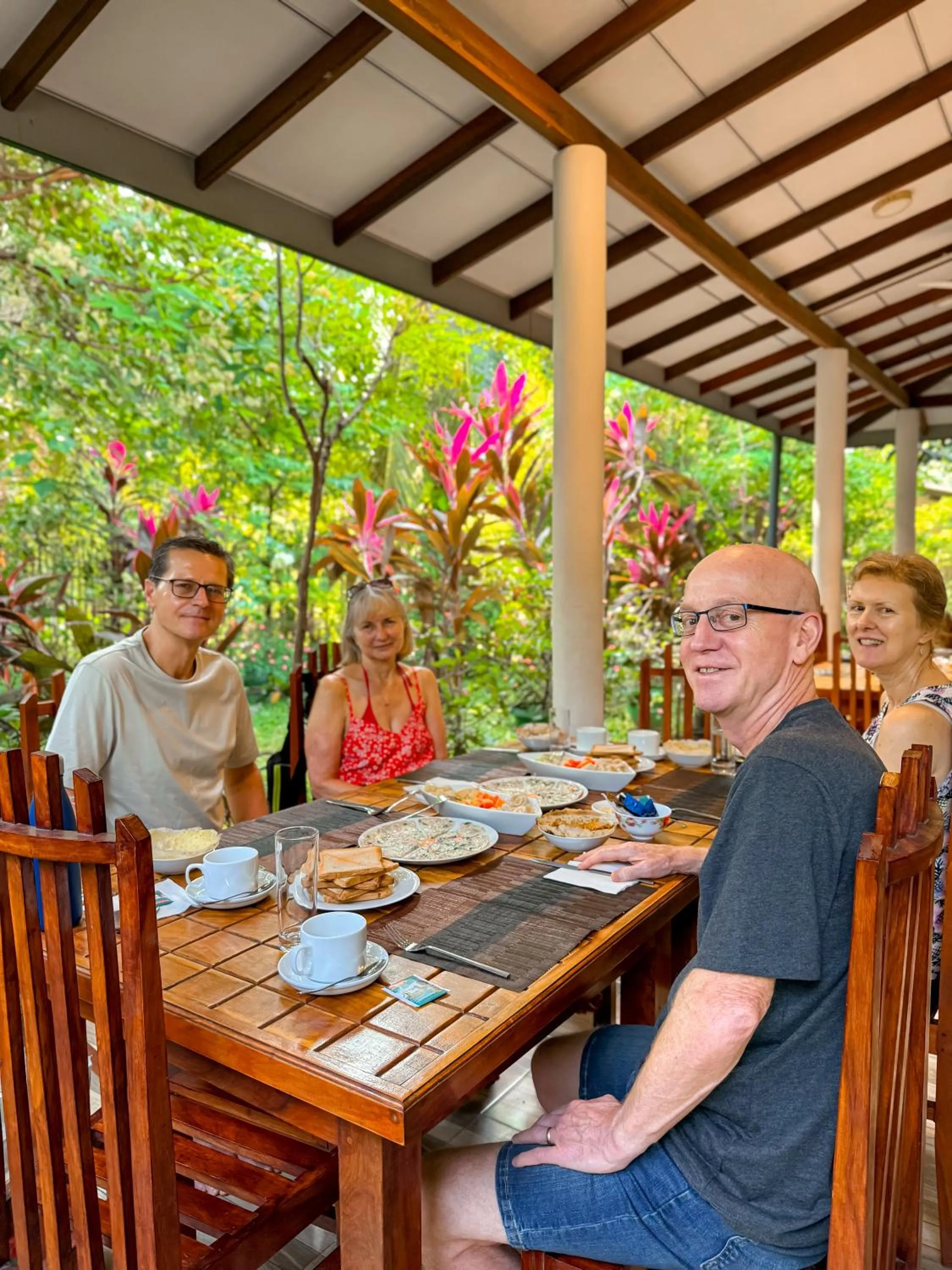 Restaurant/places to eat in Nehansa Resort and safari