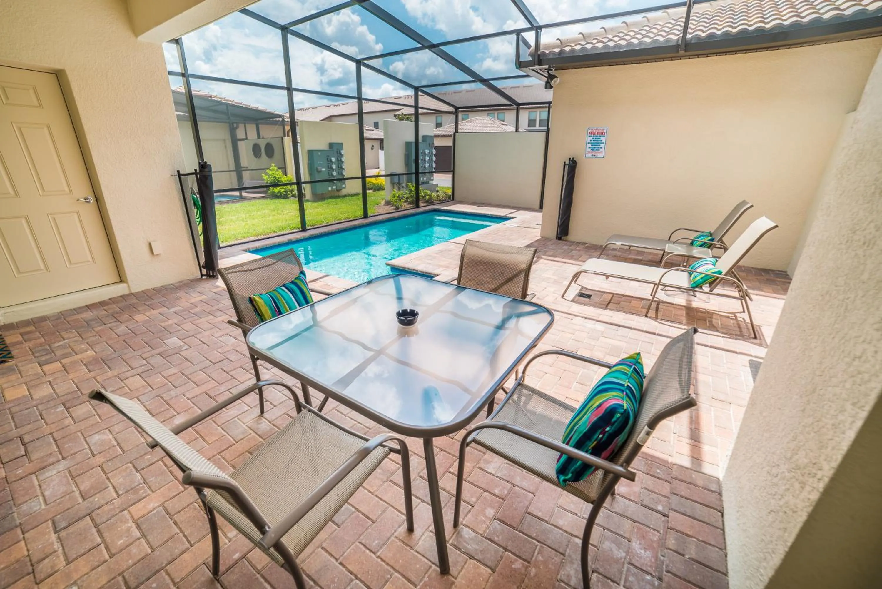 Beautiful townhome with splash pool and game room