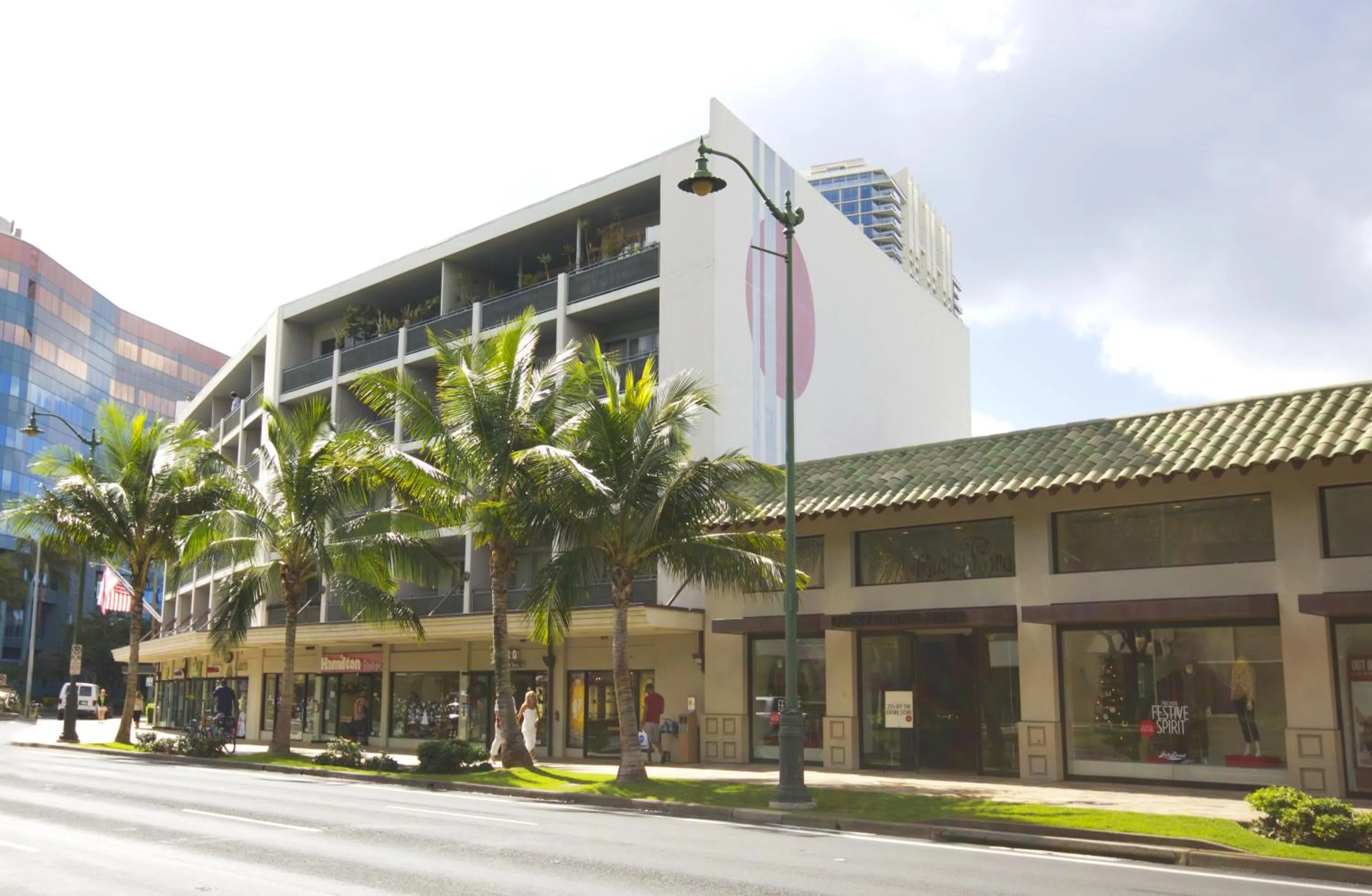 Facade/entrance in Polynesian Residences Waikiki Beach