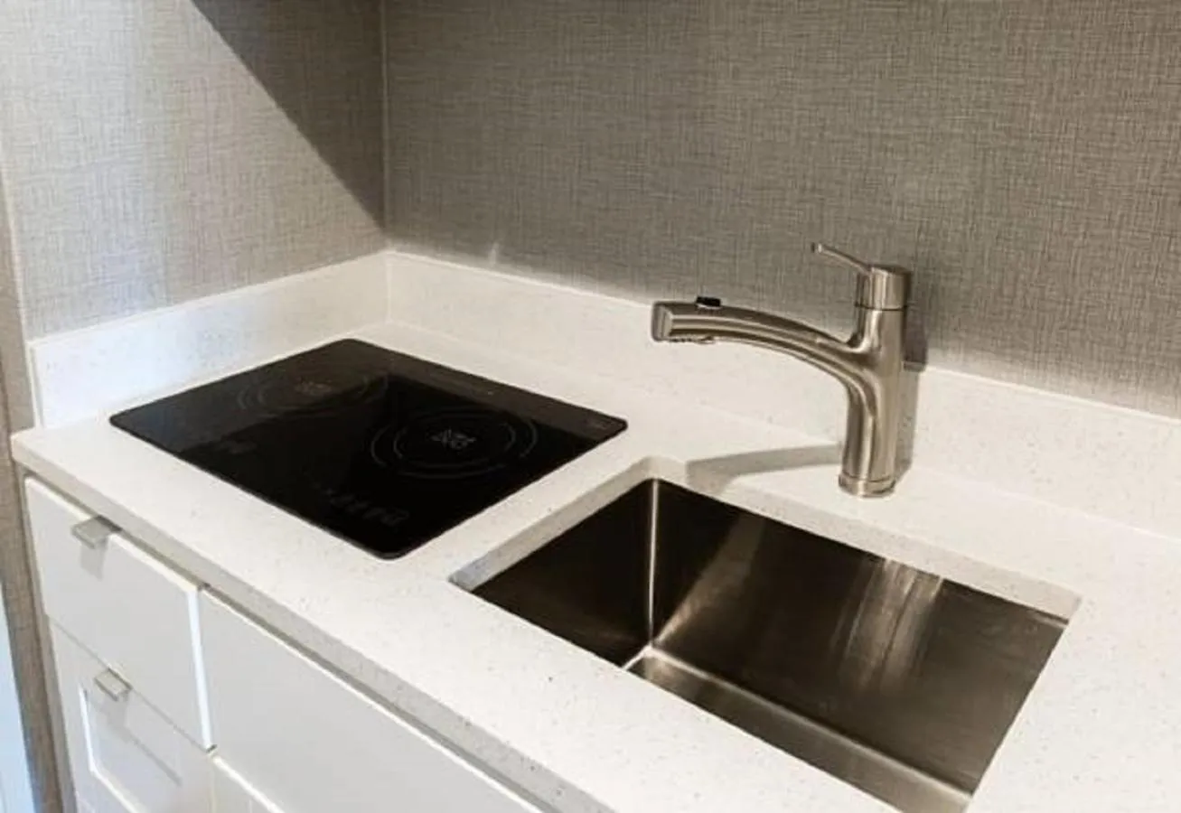 Kitchen or kitchenette in Polynesian Residences Waikiki Beach