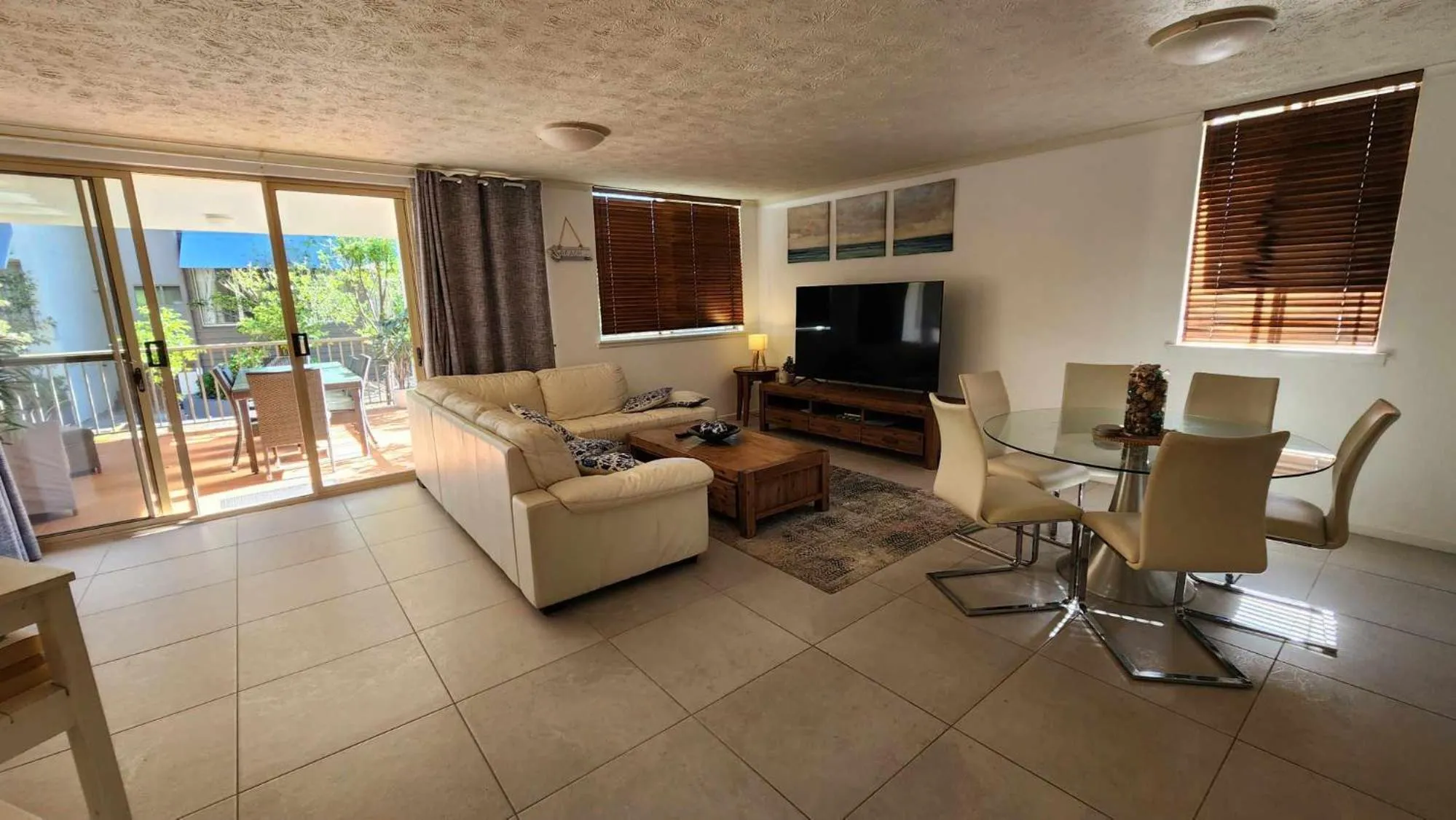 TV and multimedia in Whalewatch Ocean Beach Resort