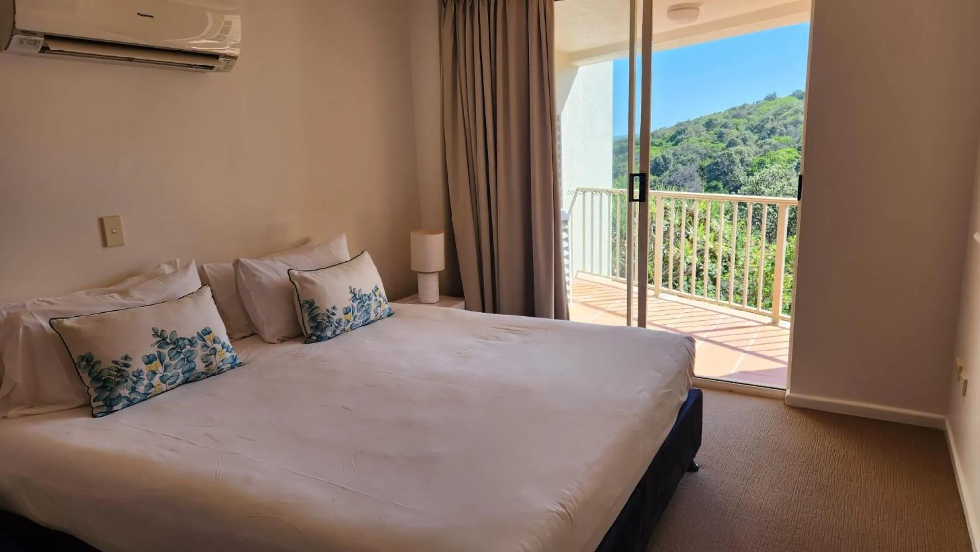 Bed in Whalewatch Ocean Beach Resort