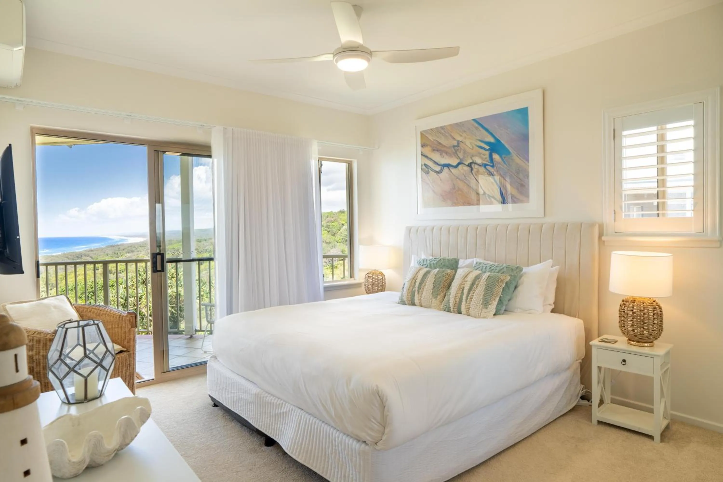 Bed in Whalewatch Ocean Beach Resort